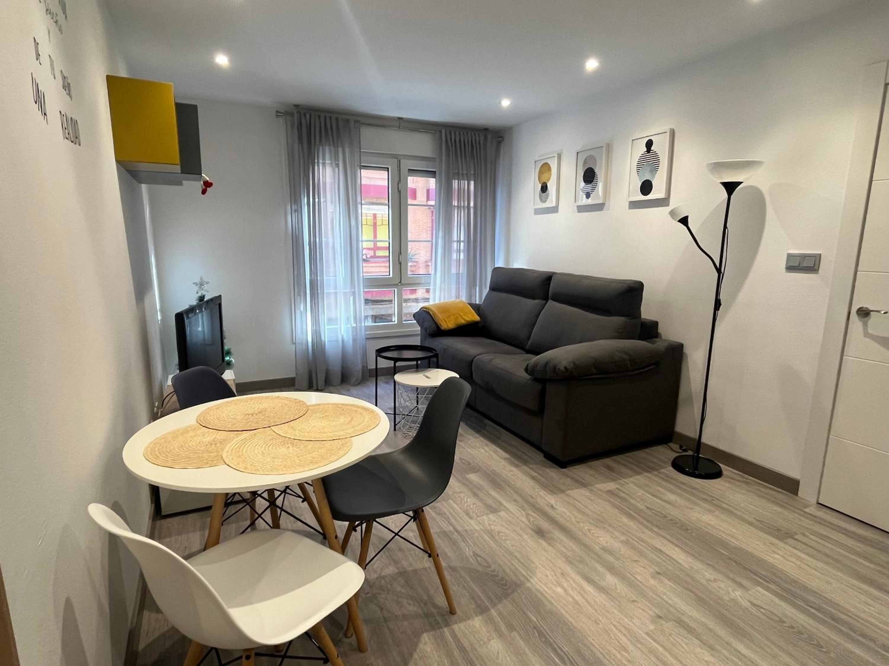 One-Bedroom Apartment - Photo 18
