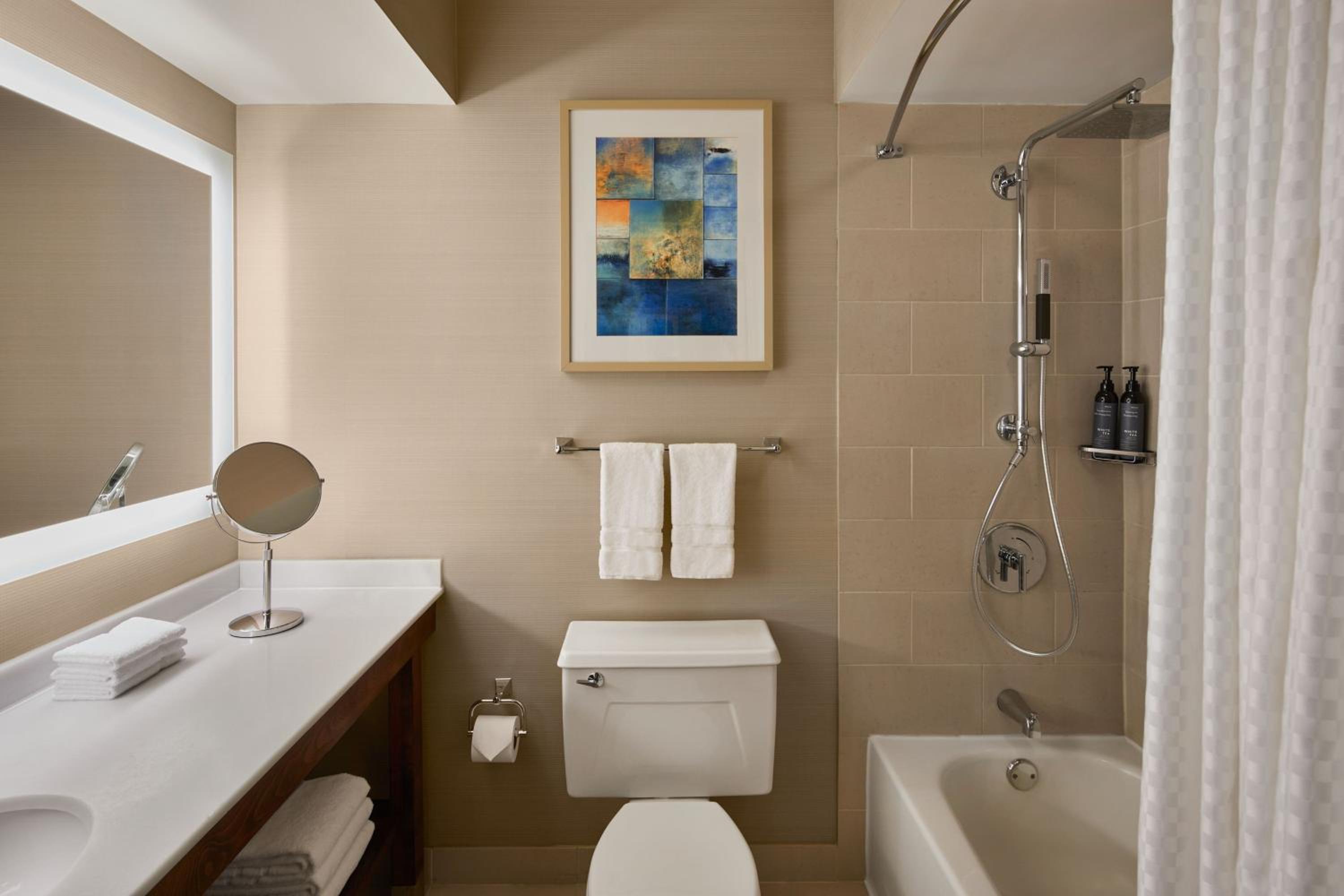 Guest Room, 1 King - Photo 5