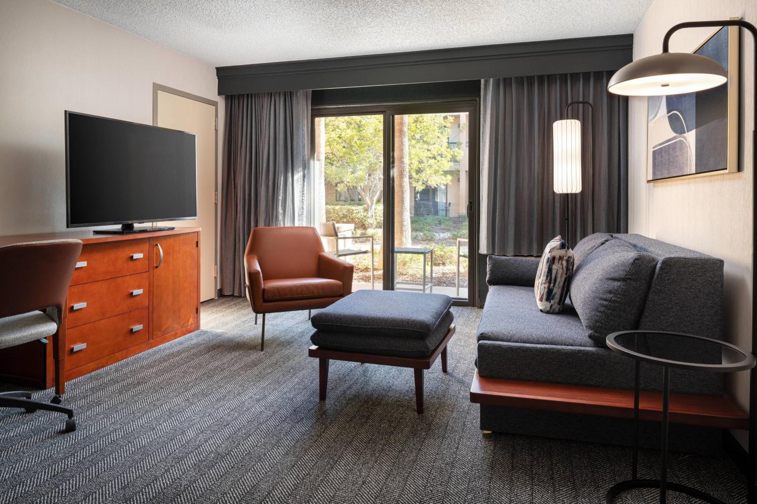 One-Bedroom King Suite photo 1