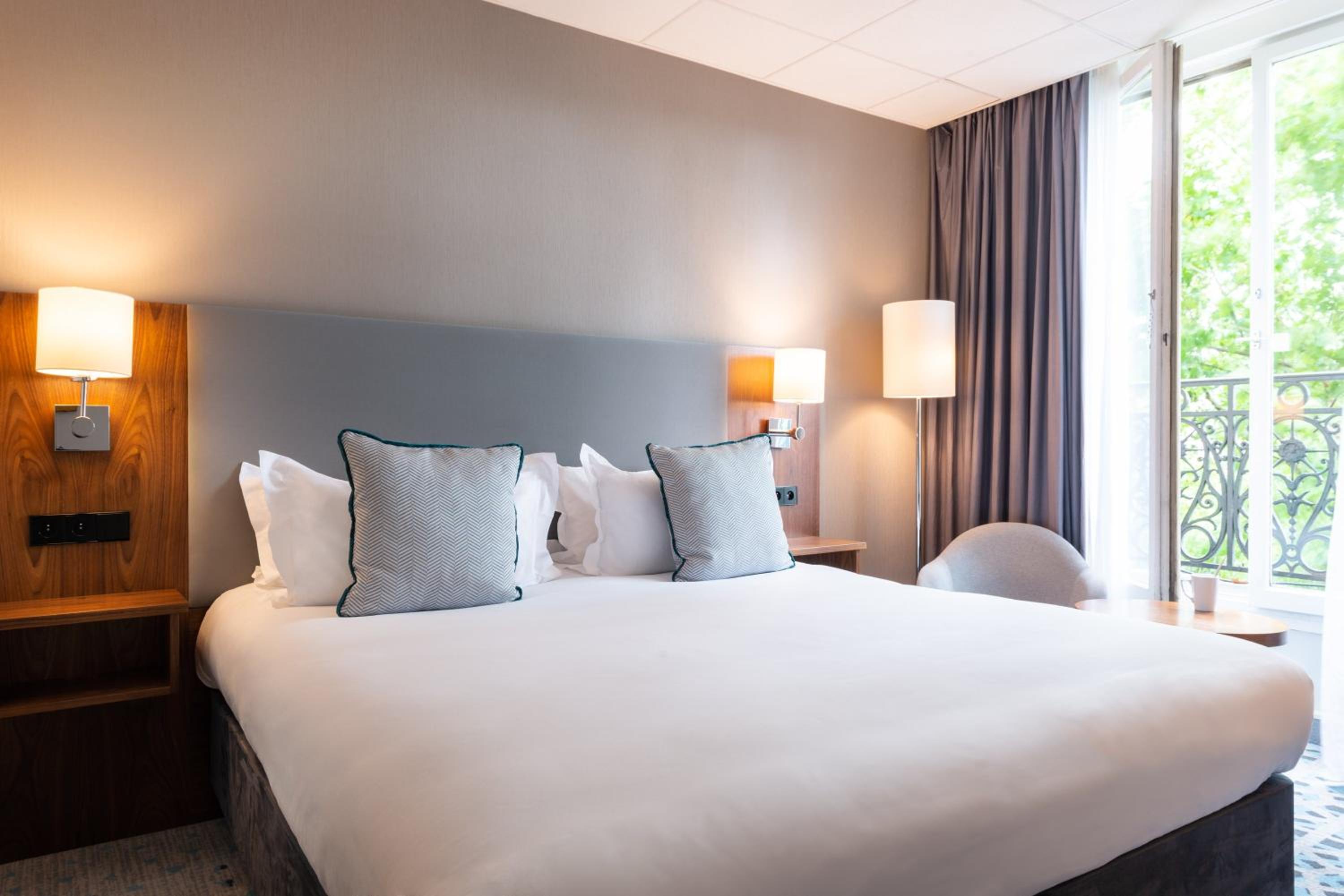 Premium King Room with City View