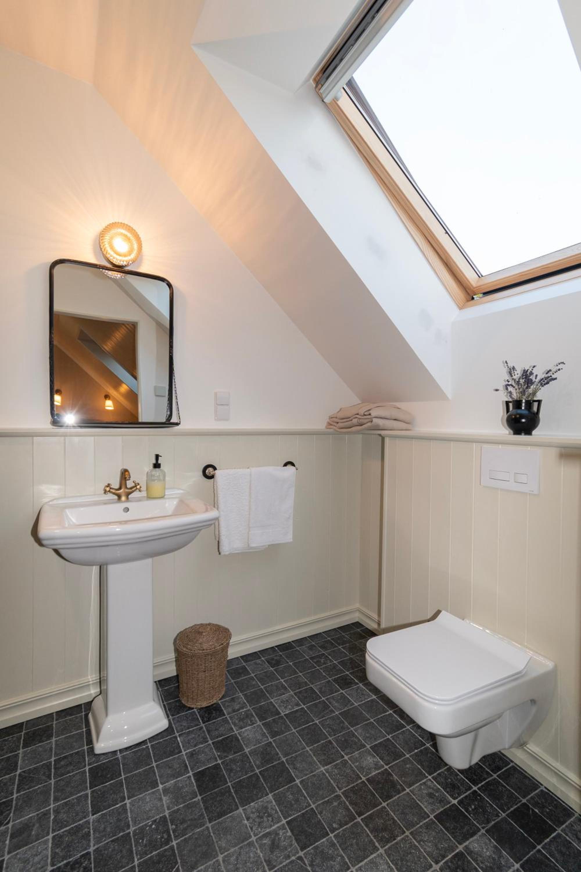 Quadruple Room with Private Bathroom photo 2