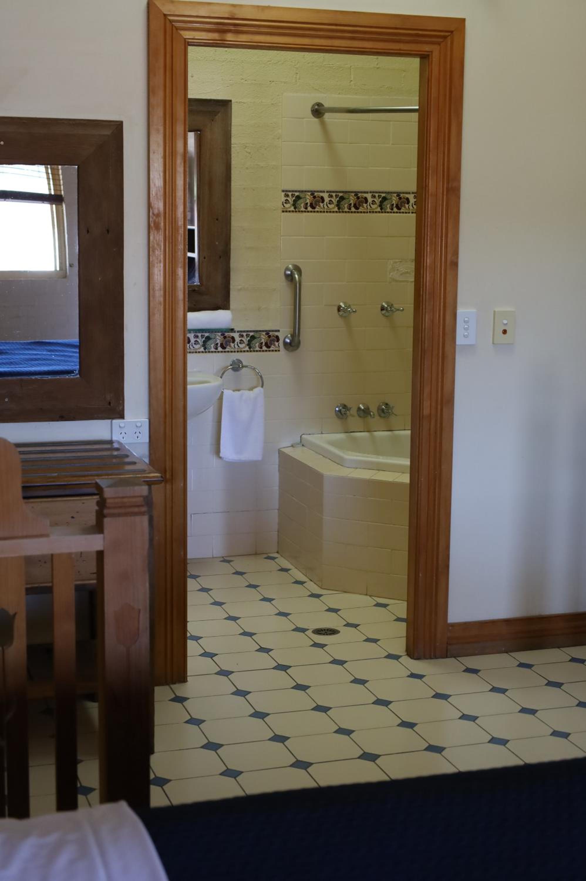 King Suite - Photo 3