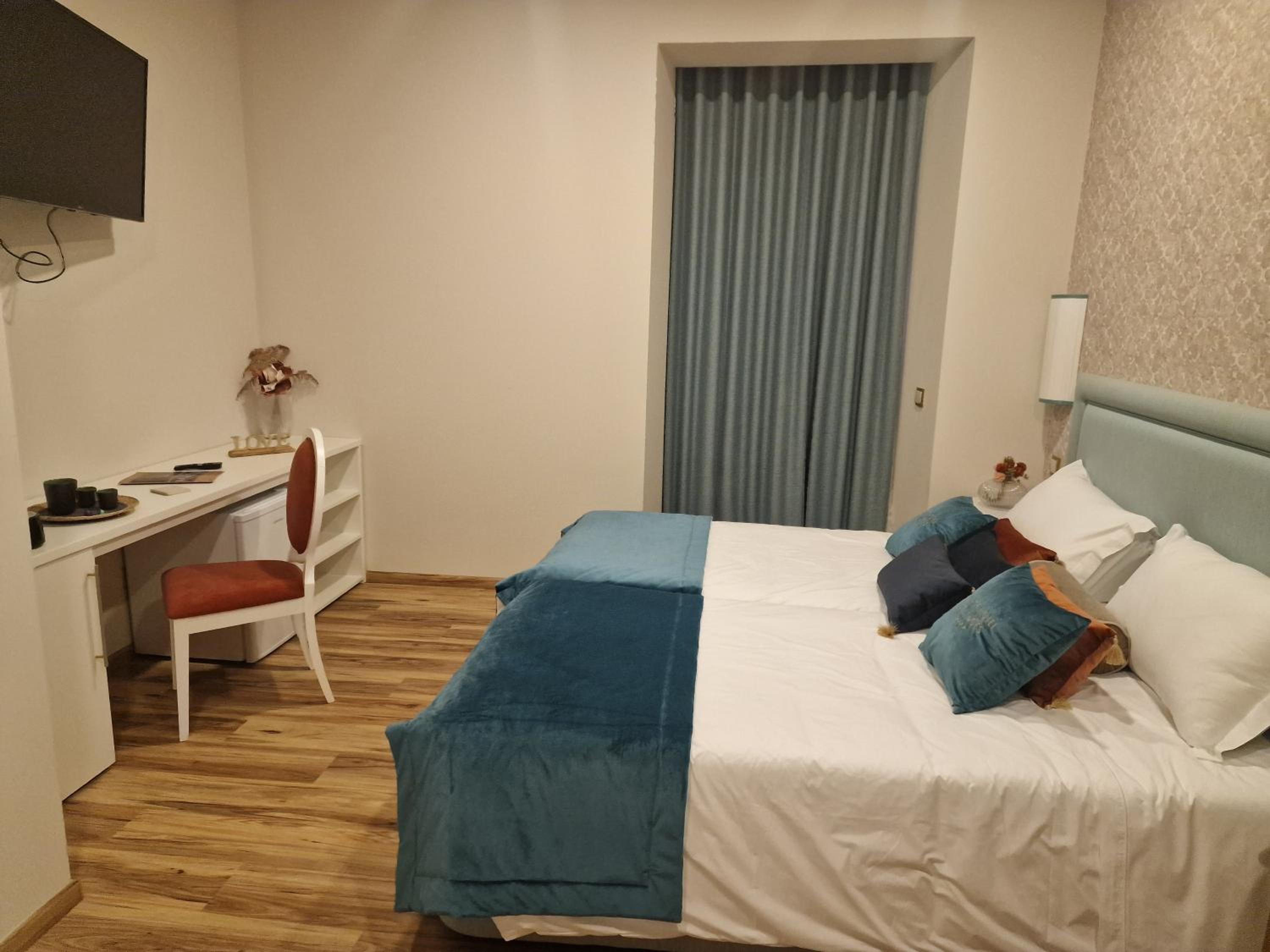 Double Room - Disability Access photo 3