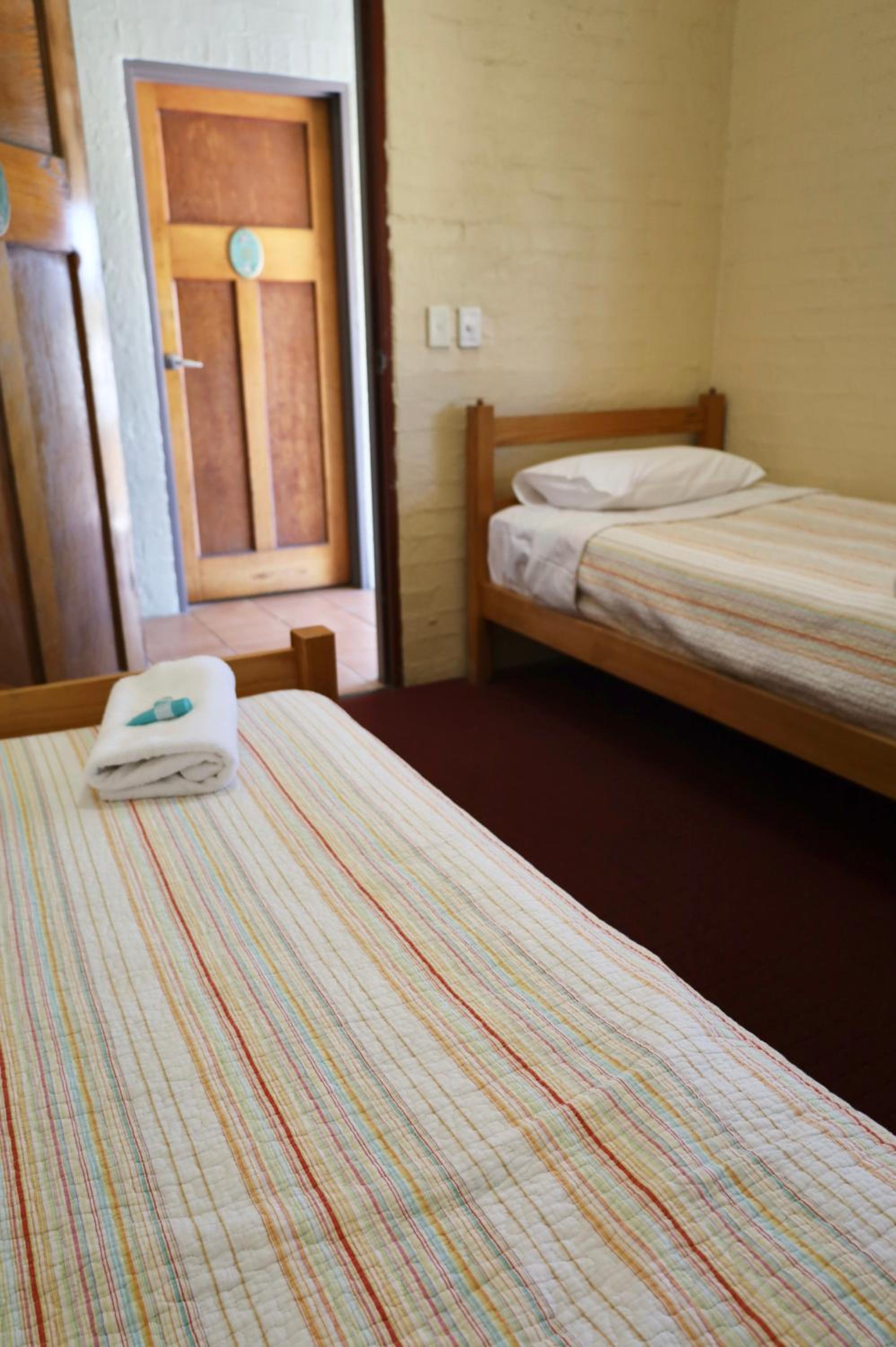 Standard Twin Room - Photo 2