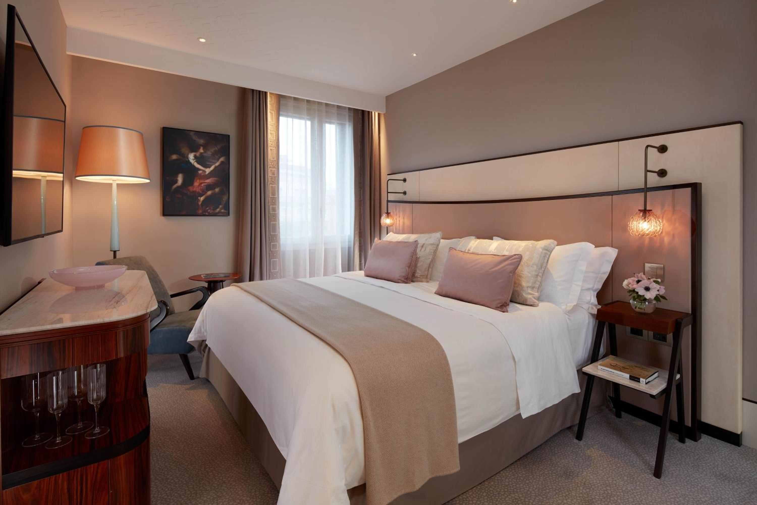 Deluxe King Room