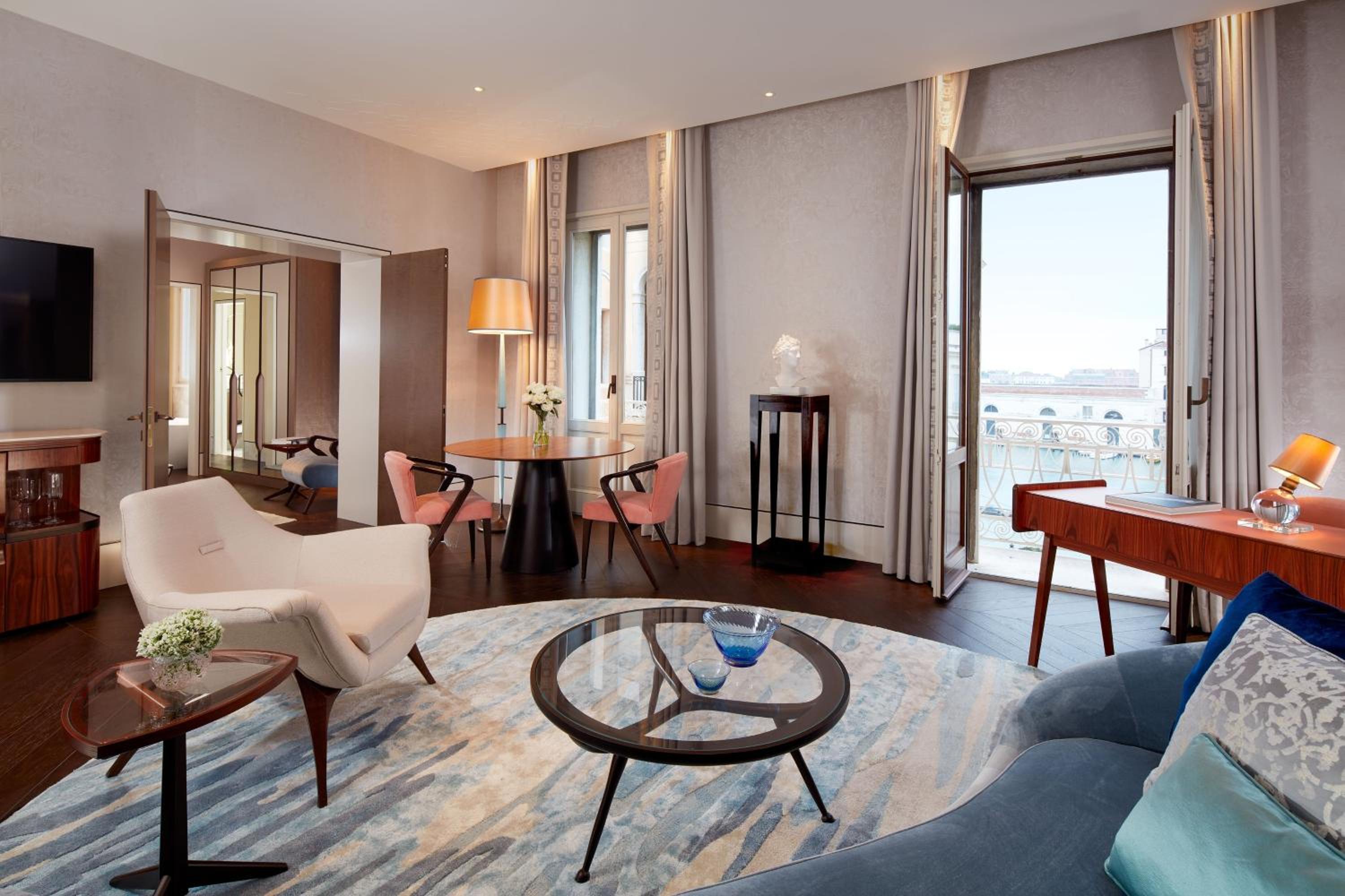 One-Bedroom King Suite with Canal View