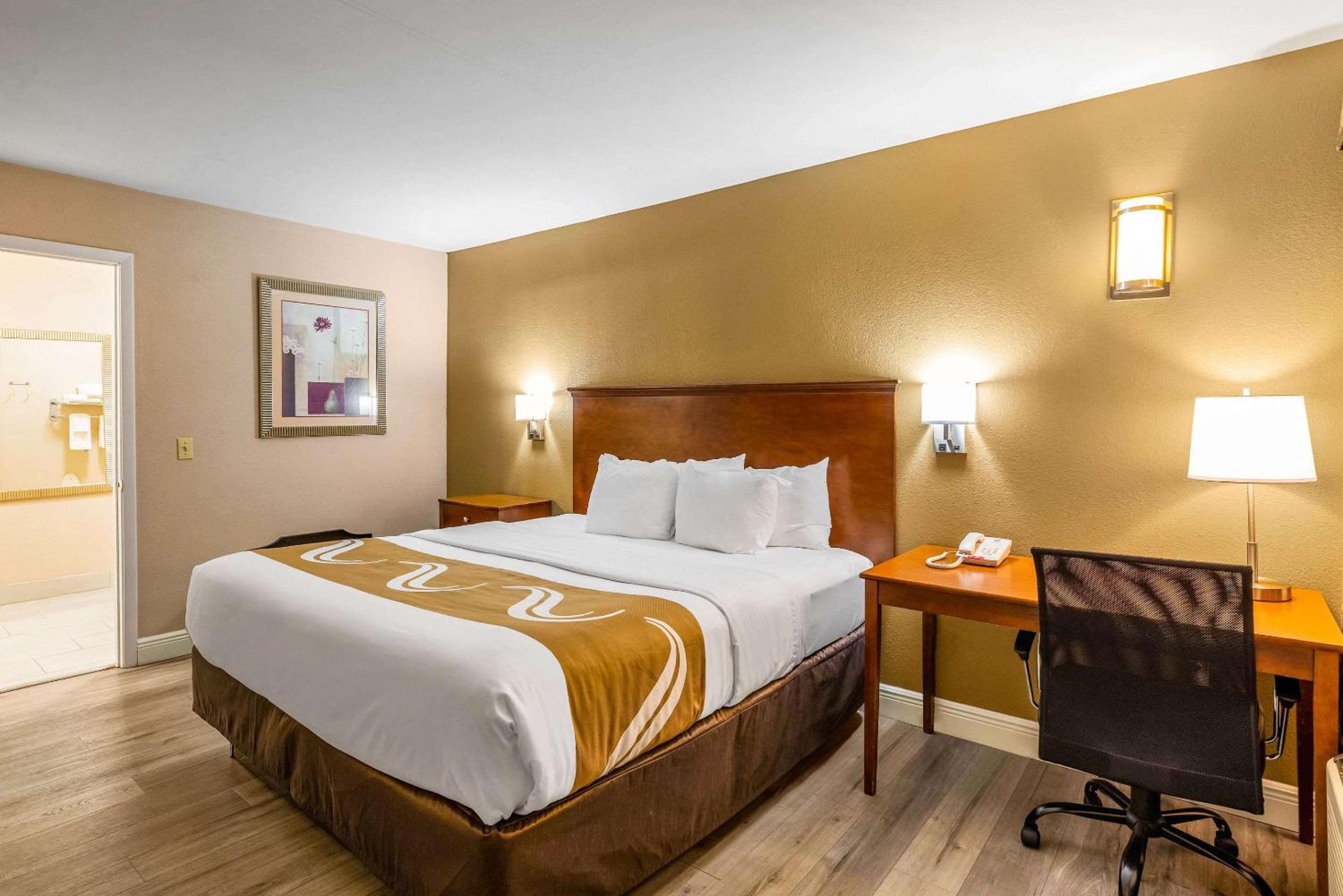 Queen Room - Accessible/Nonsmoking photo 1