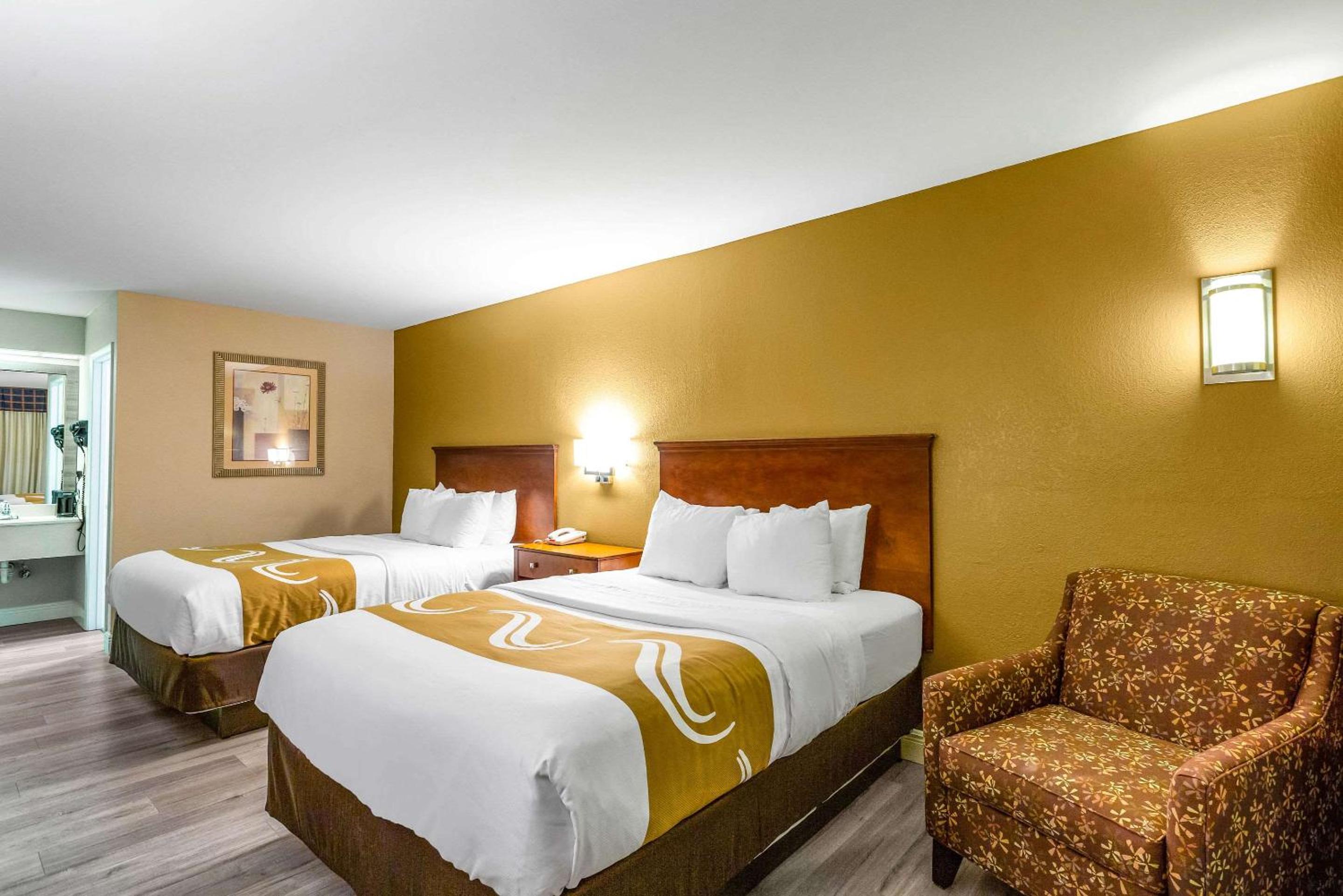 Queen Room With Two Queen Beds - Smoking photo 1