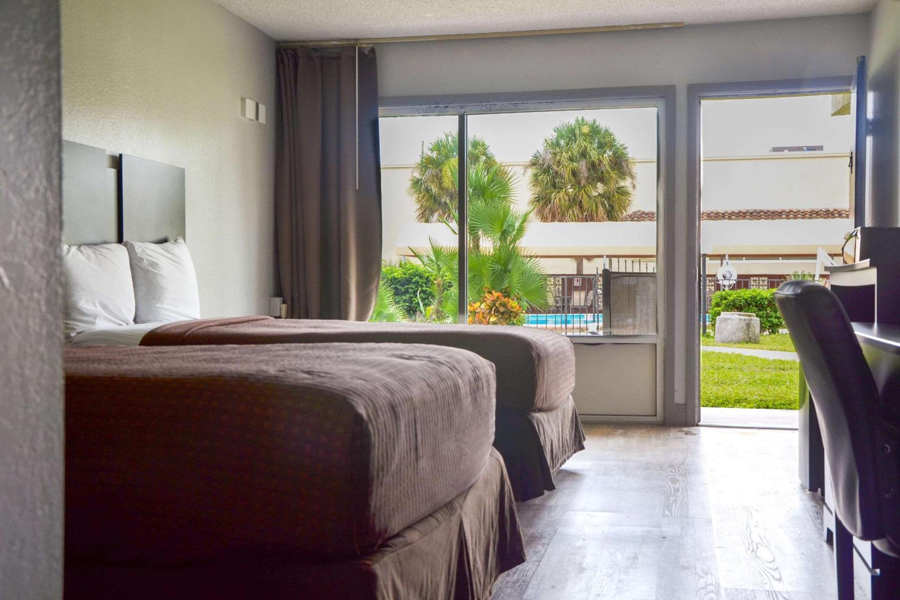 Double Room with Two Double Beds - Non-Smoking - Photo 7