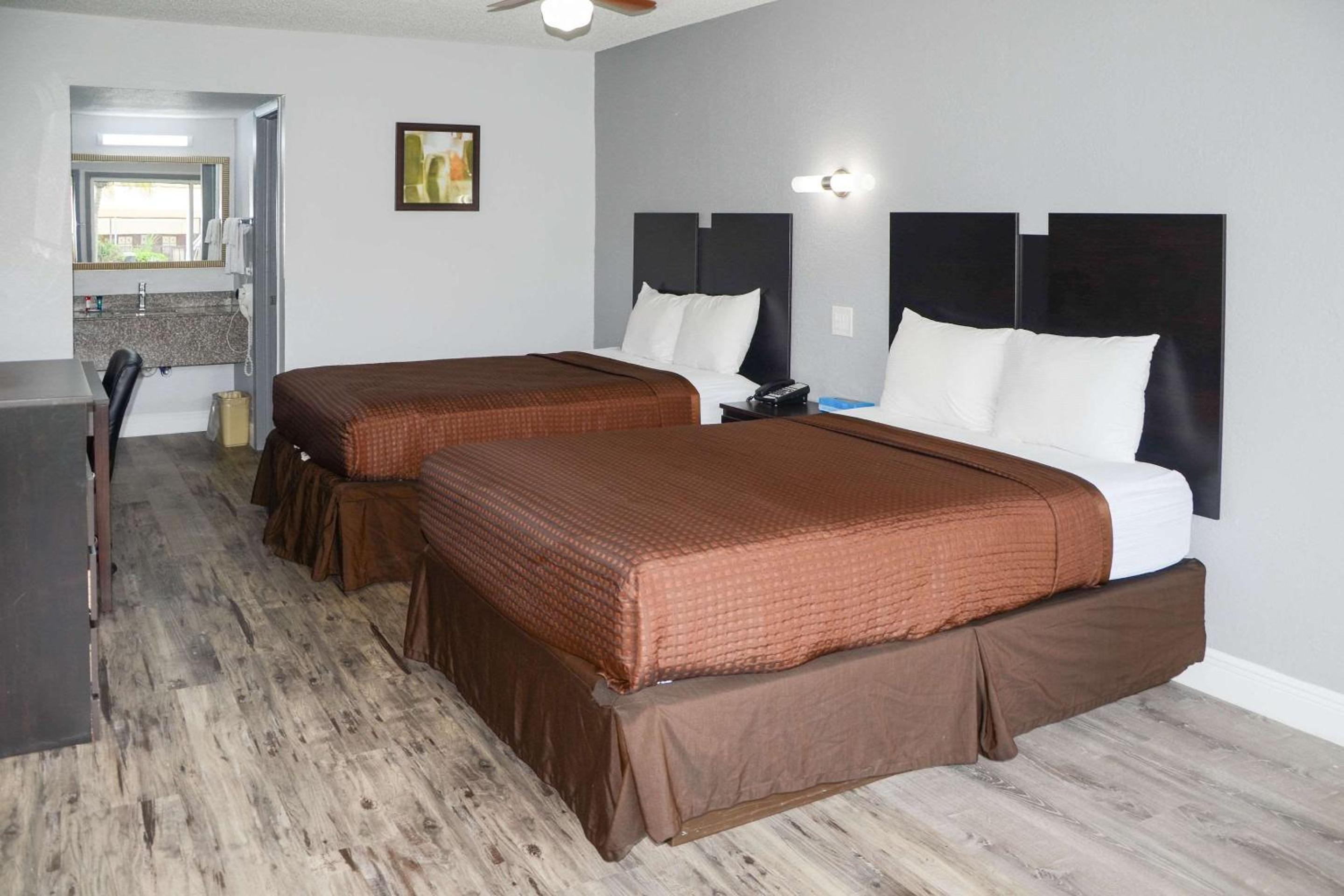 Double Room with Two Double Beds - Non-Smoking - Photo 1