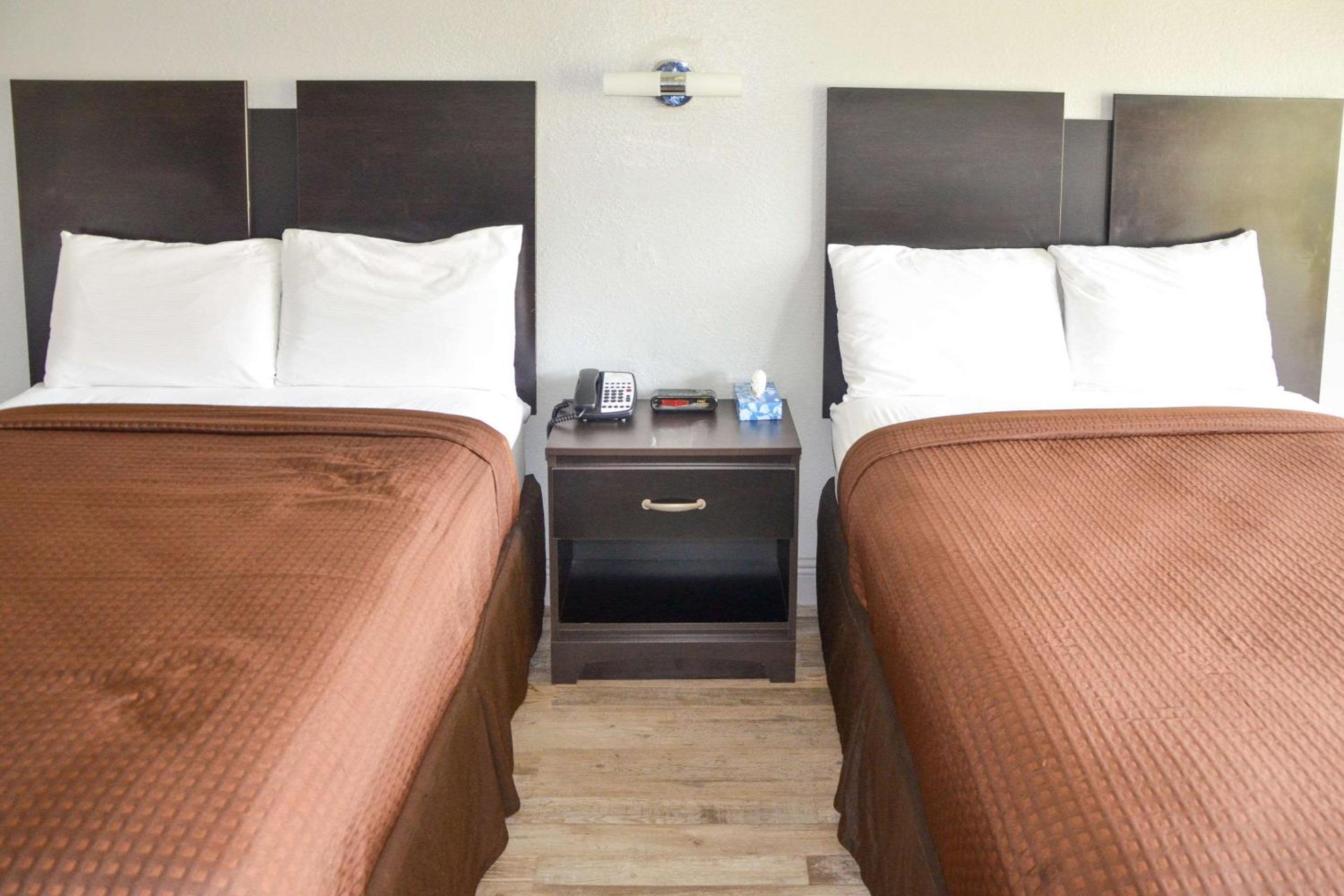 Double Room with Two Double Beds - Non-Smoking - Photo 9
