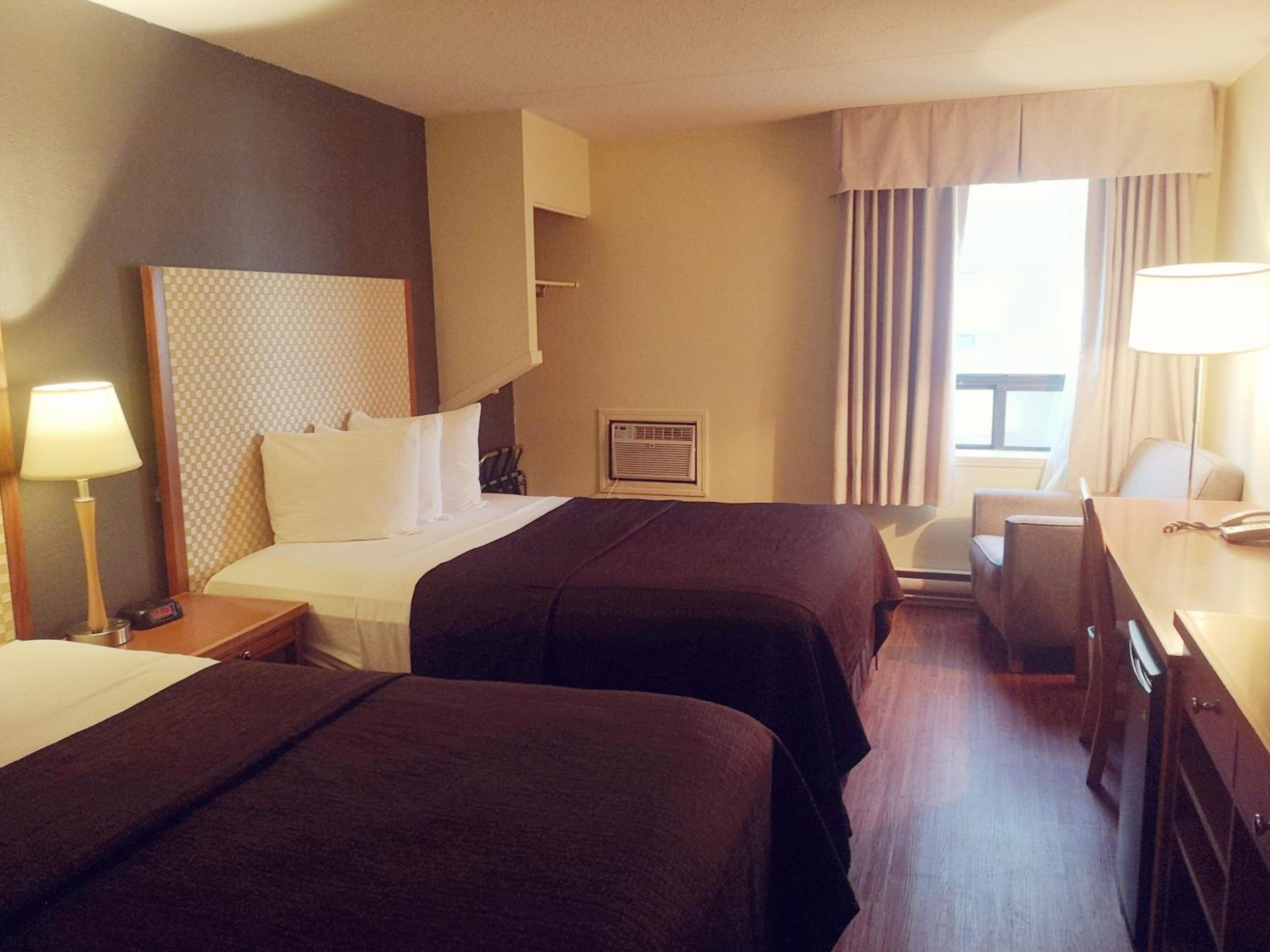 Queen Room with Two Queen Beds - Non-Smoking - Photo 1