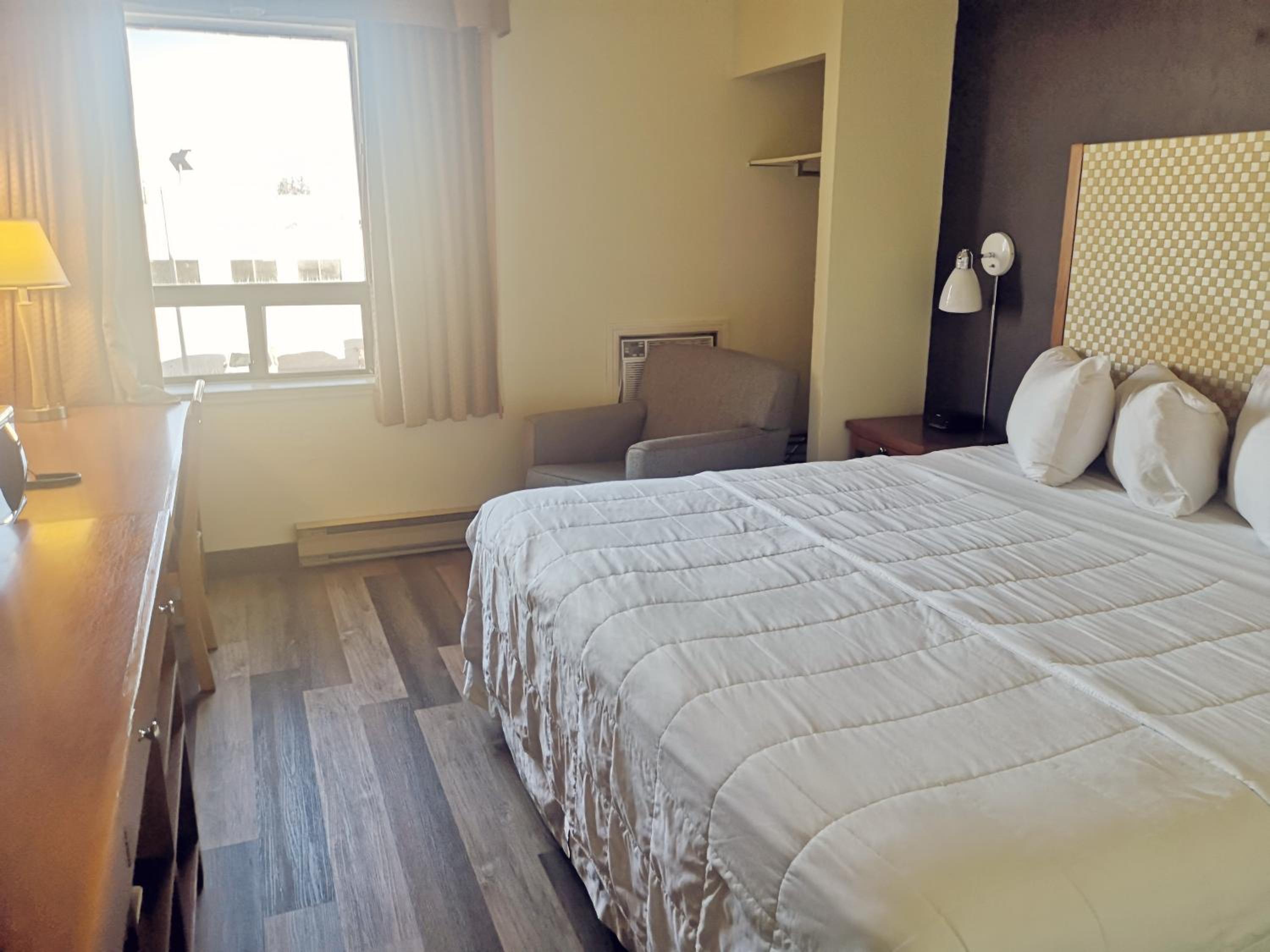 King Room - Non-Smoking - Photo 1