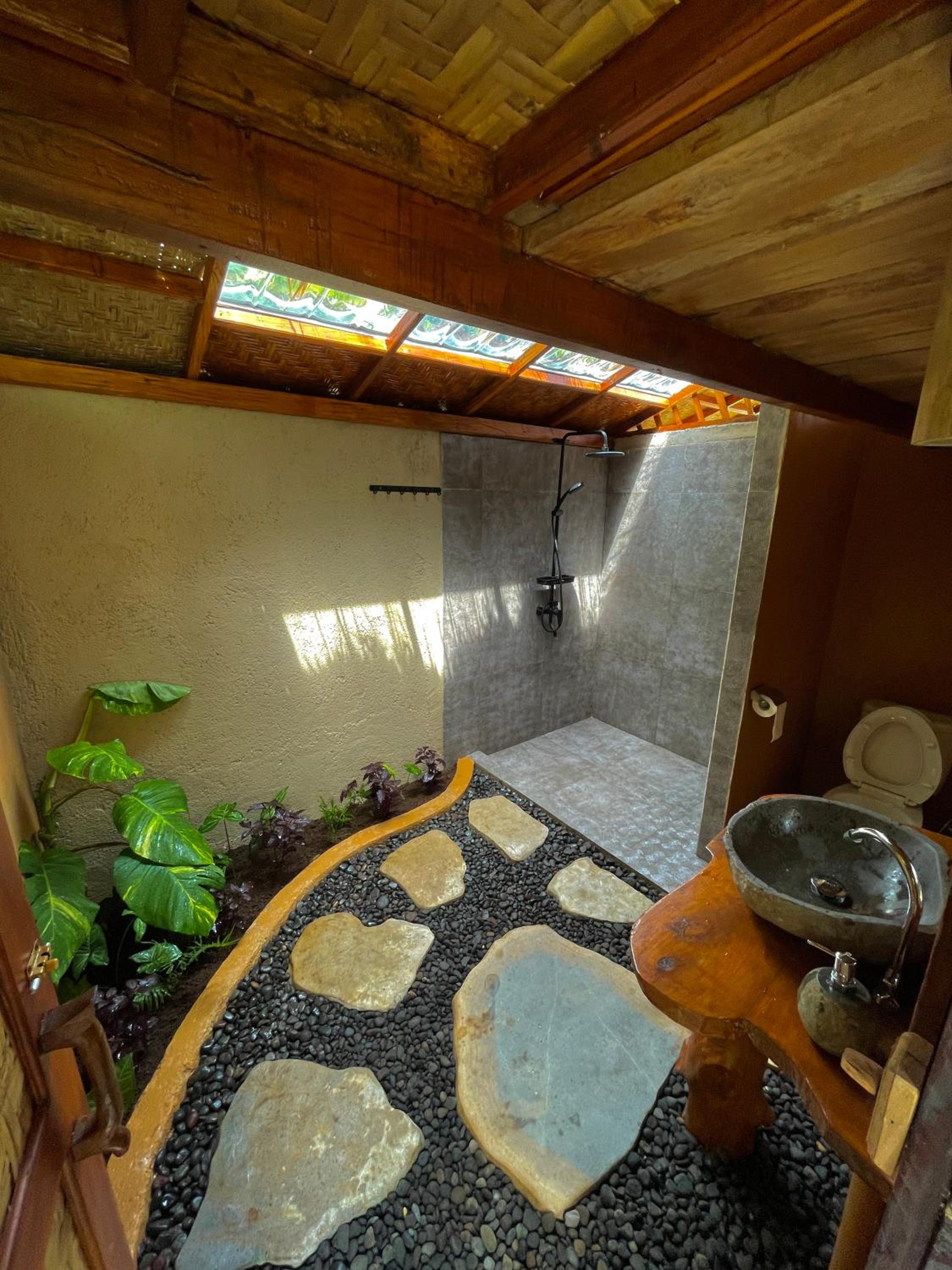 Queen Room with Balcony photo 2