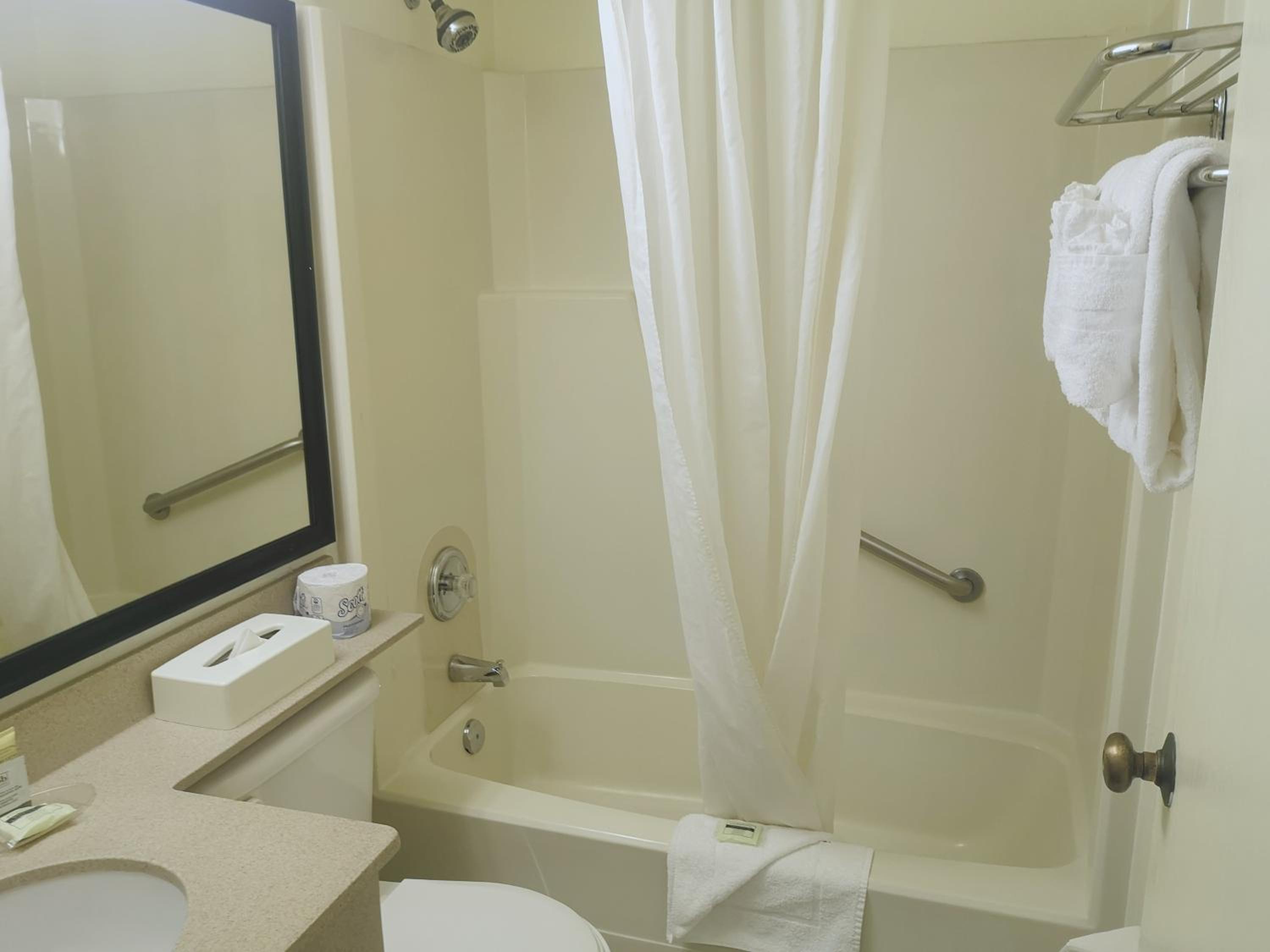 King Room - Non-Smoking - Photo 5