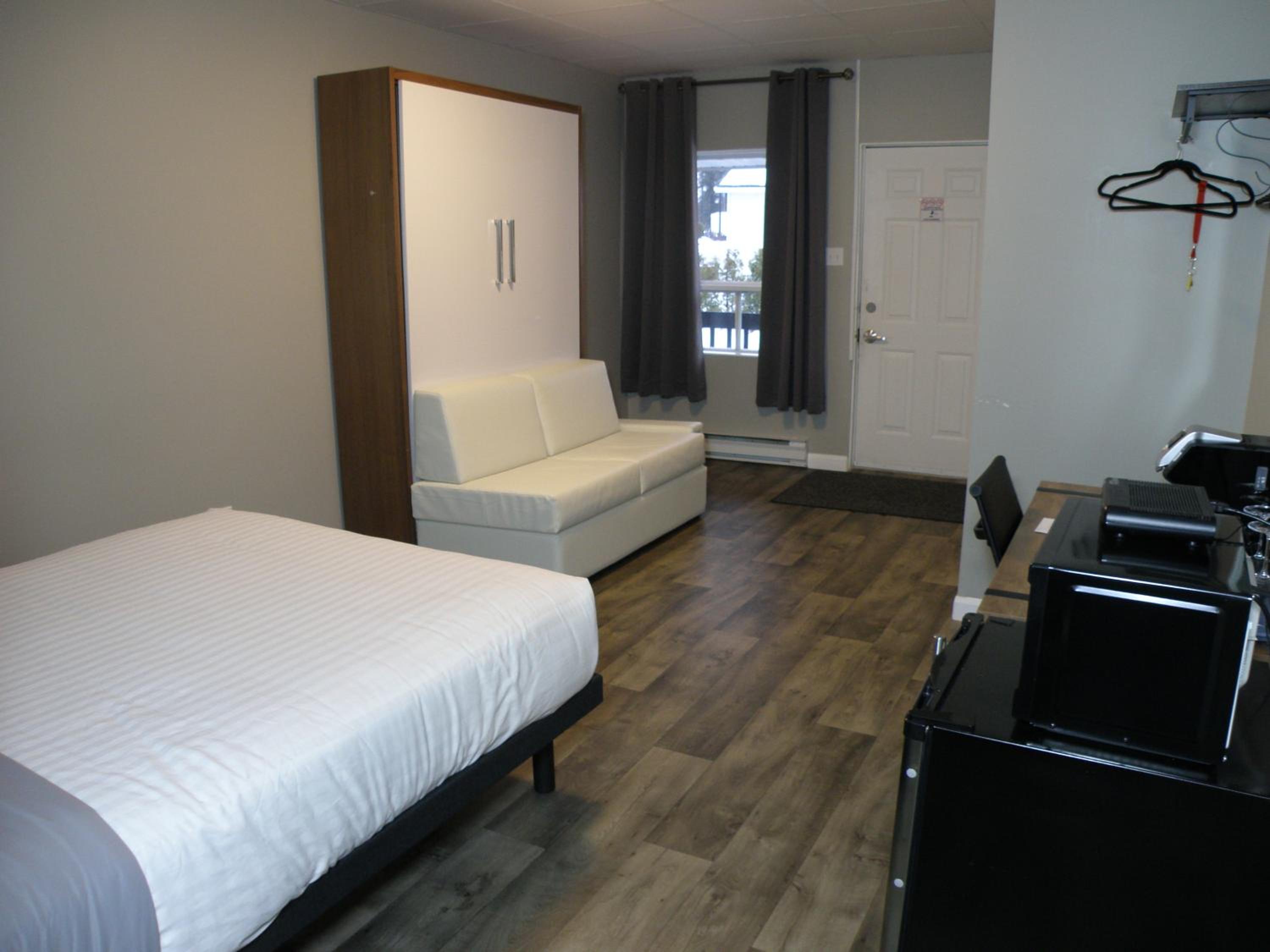 Economy Quadruple Room photo 2