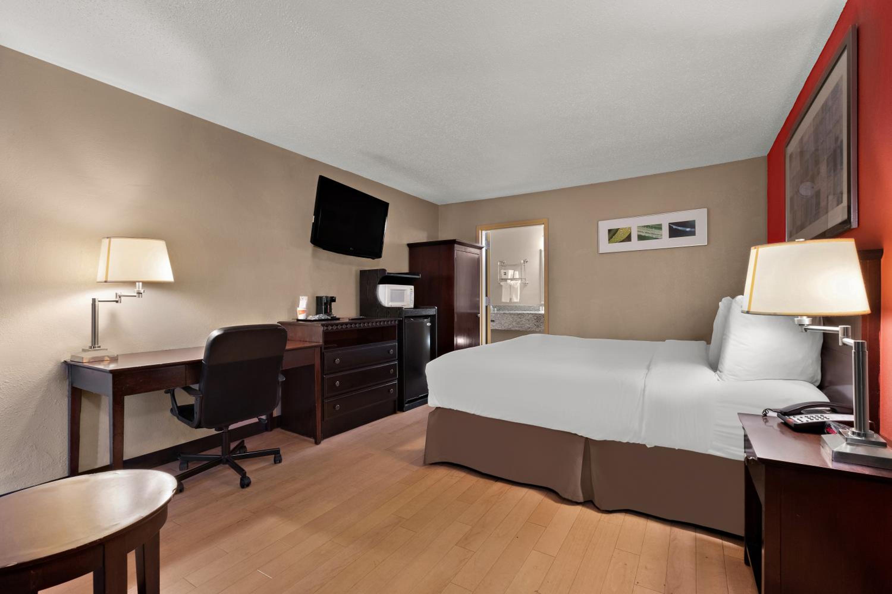 Standard King Room - Non Smoking - Photo 3