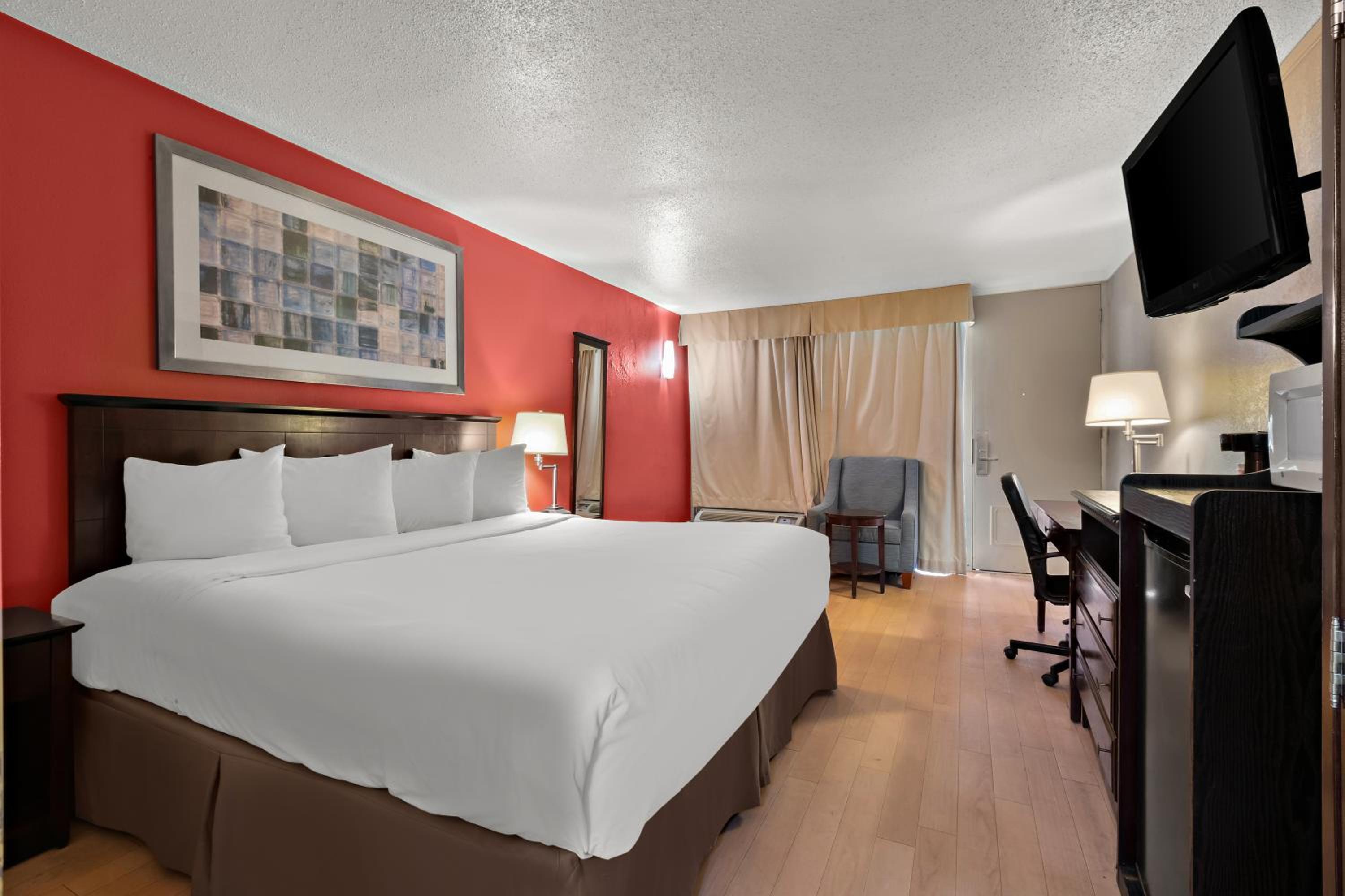 Standard King Room - Non Smoking - Photo 2