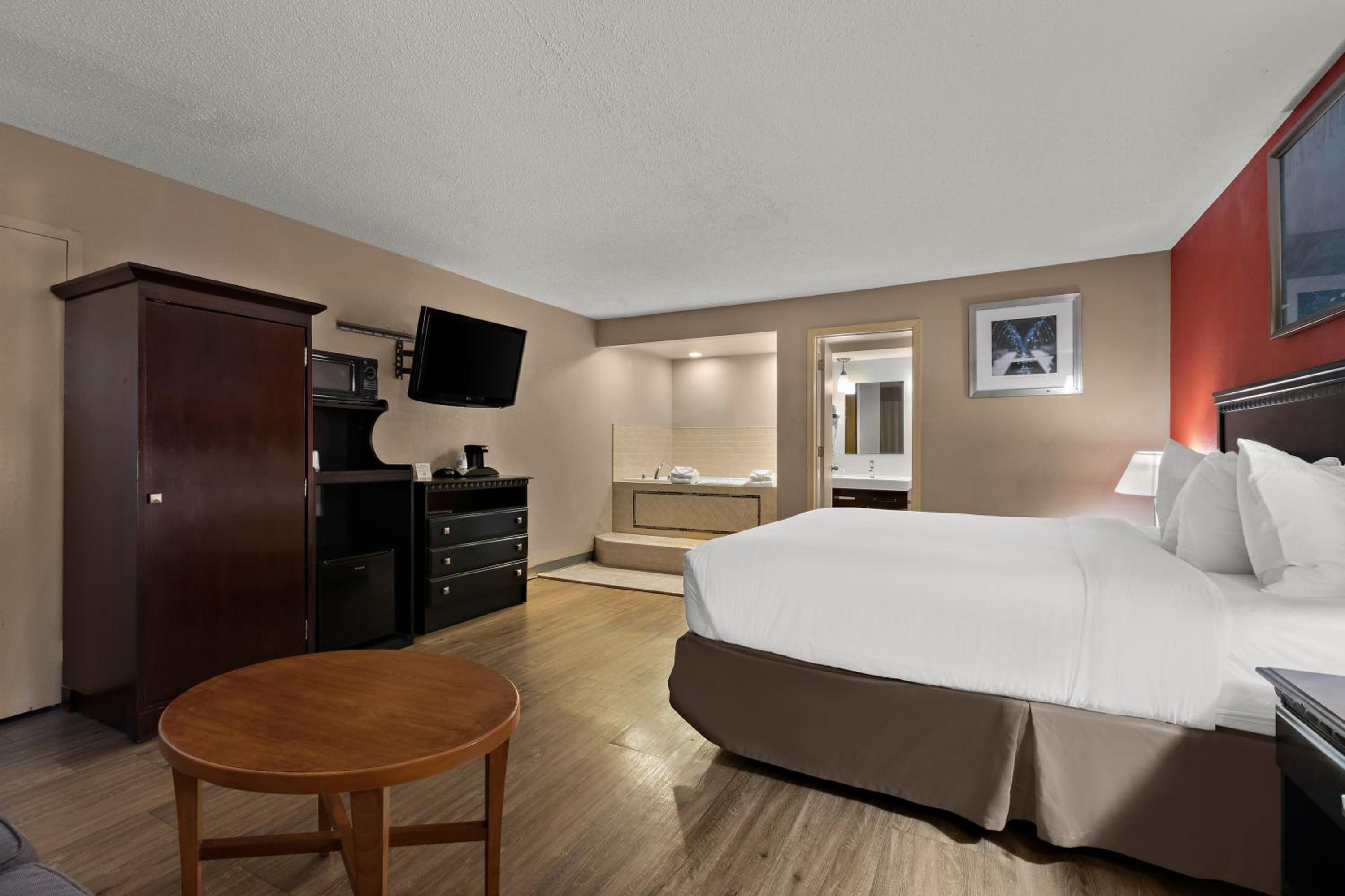 King Room In-Room with Whrilpool - Non Smoking - Photo 3