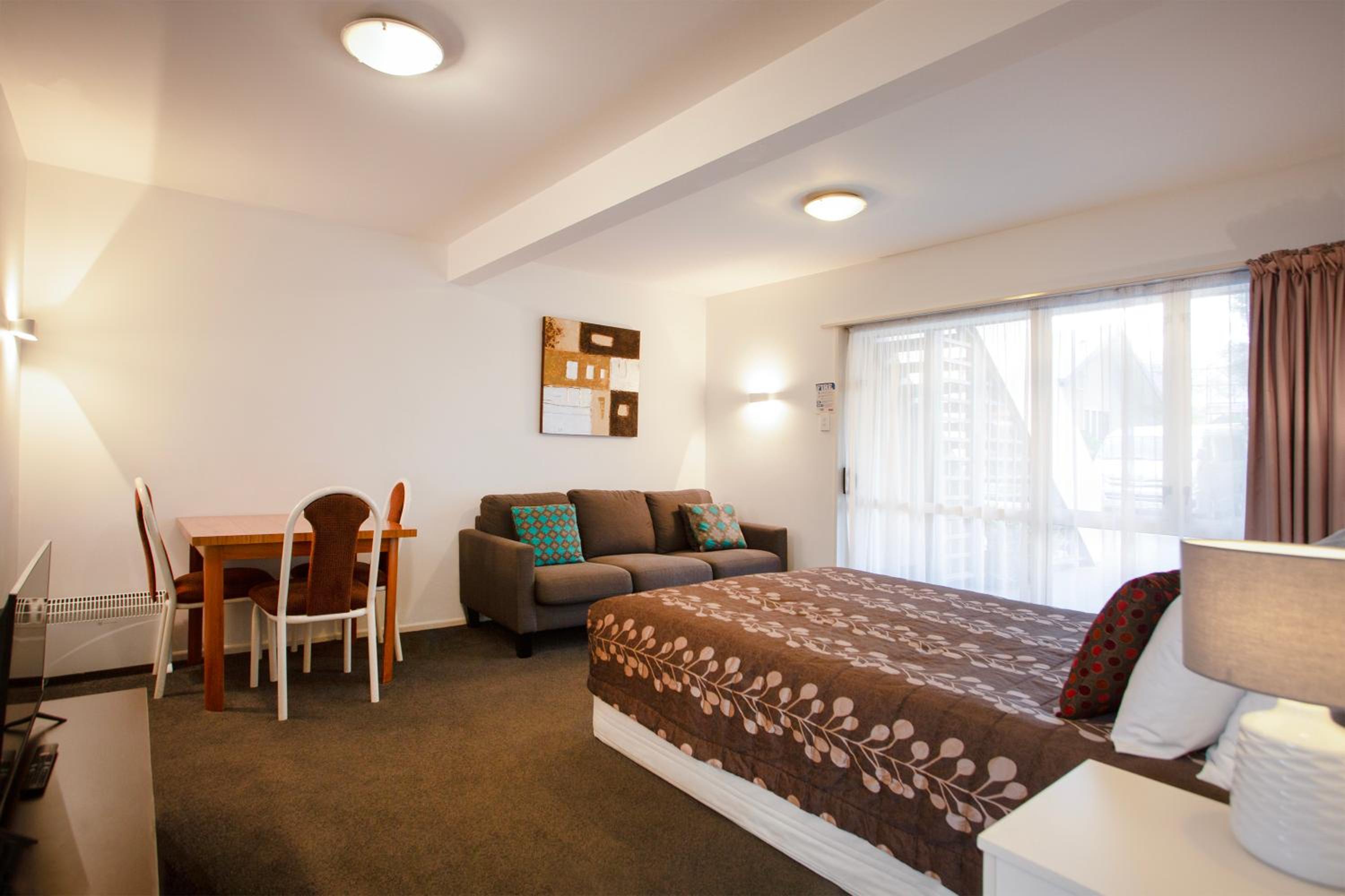One-Bedroom Family Apartment photo 3