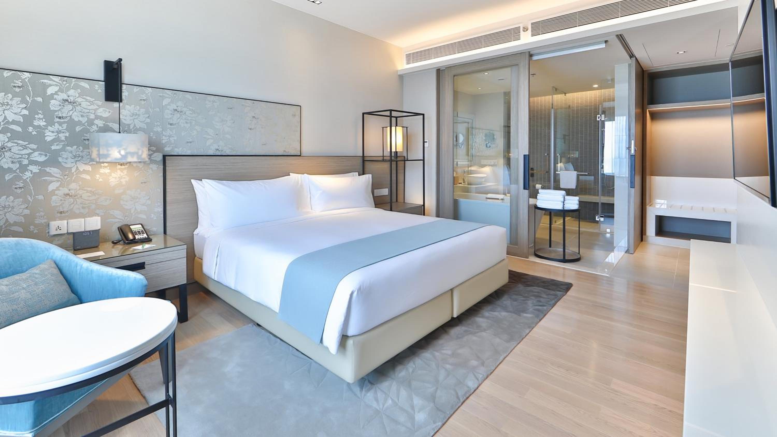 One-Bedroom King Suite