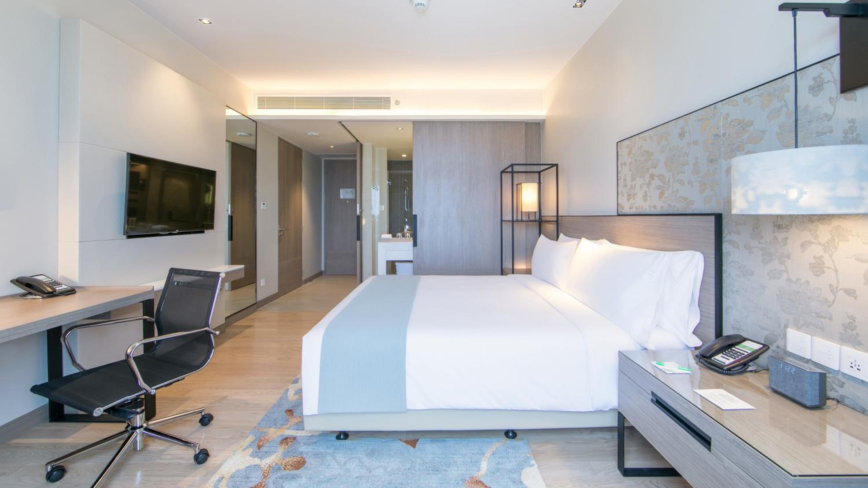 Standard King Room photo 2