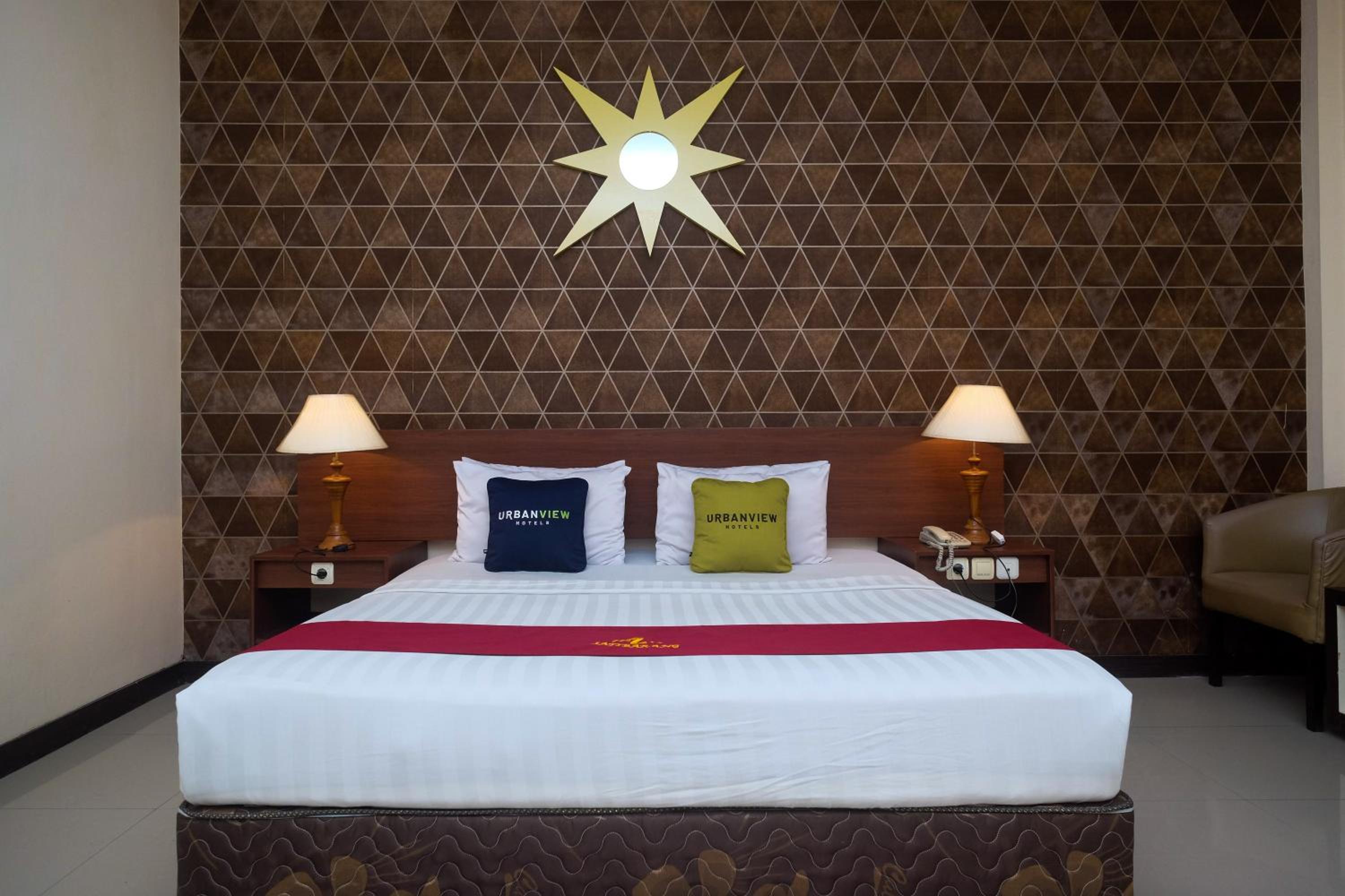 Deluxe Room - Photo 8