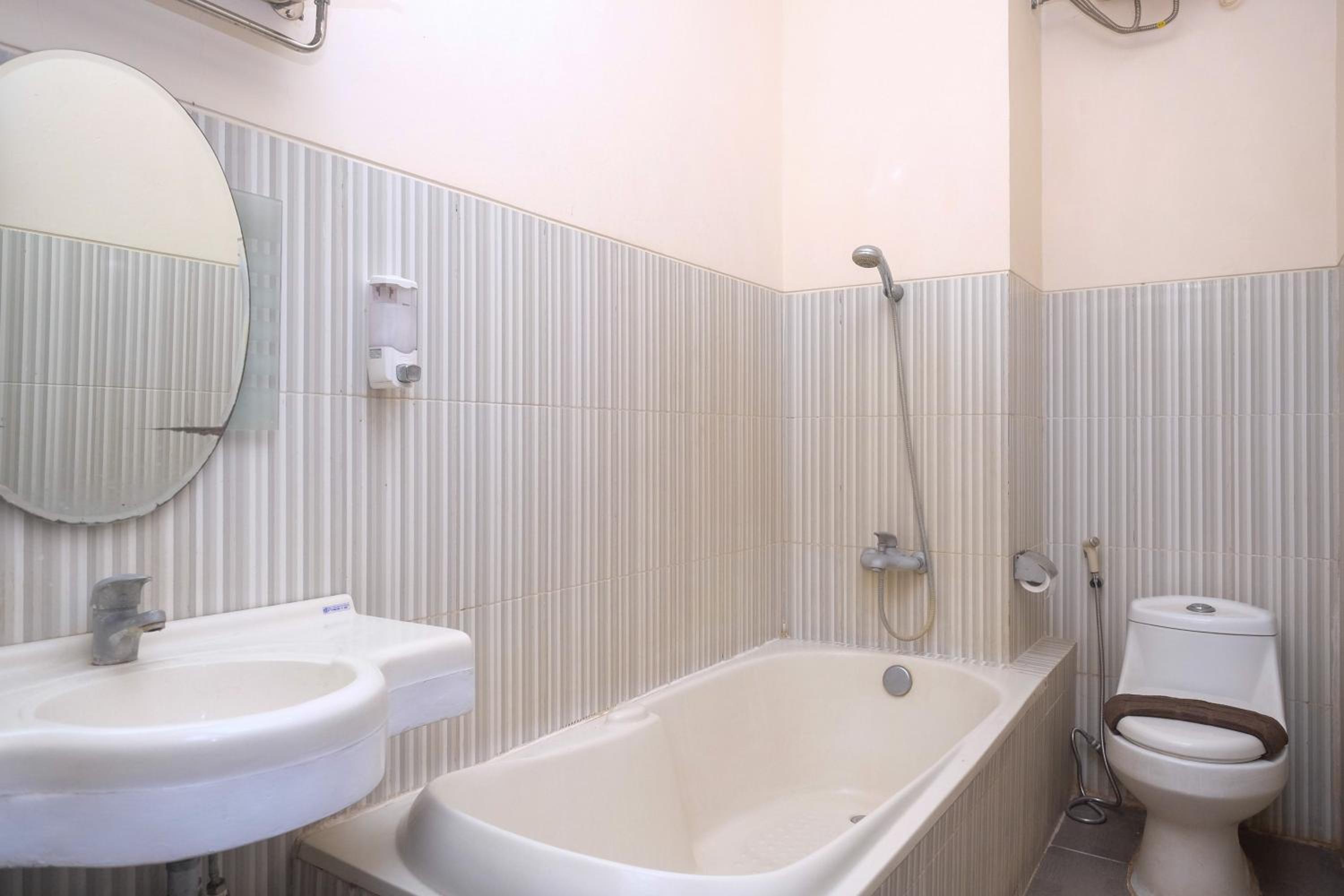 Deluxe Room - Photo 12