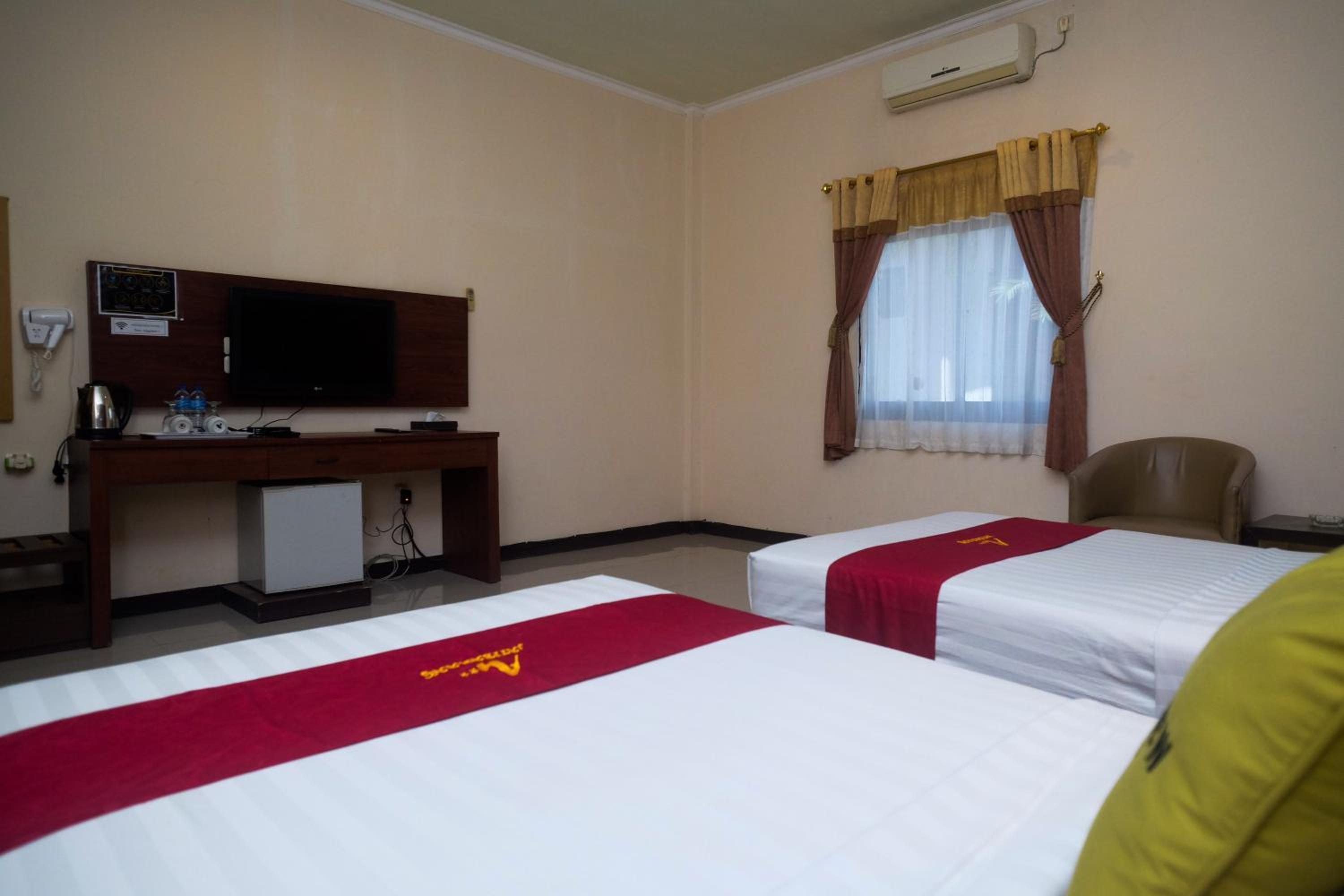 Deluxe Twin Room - Photo 13