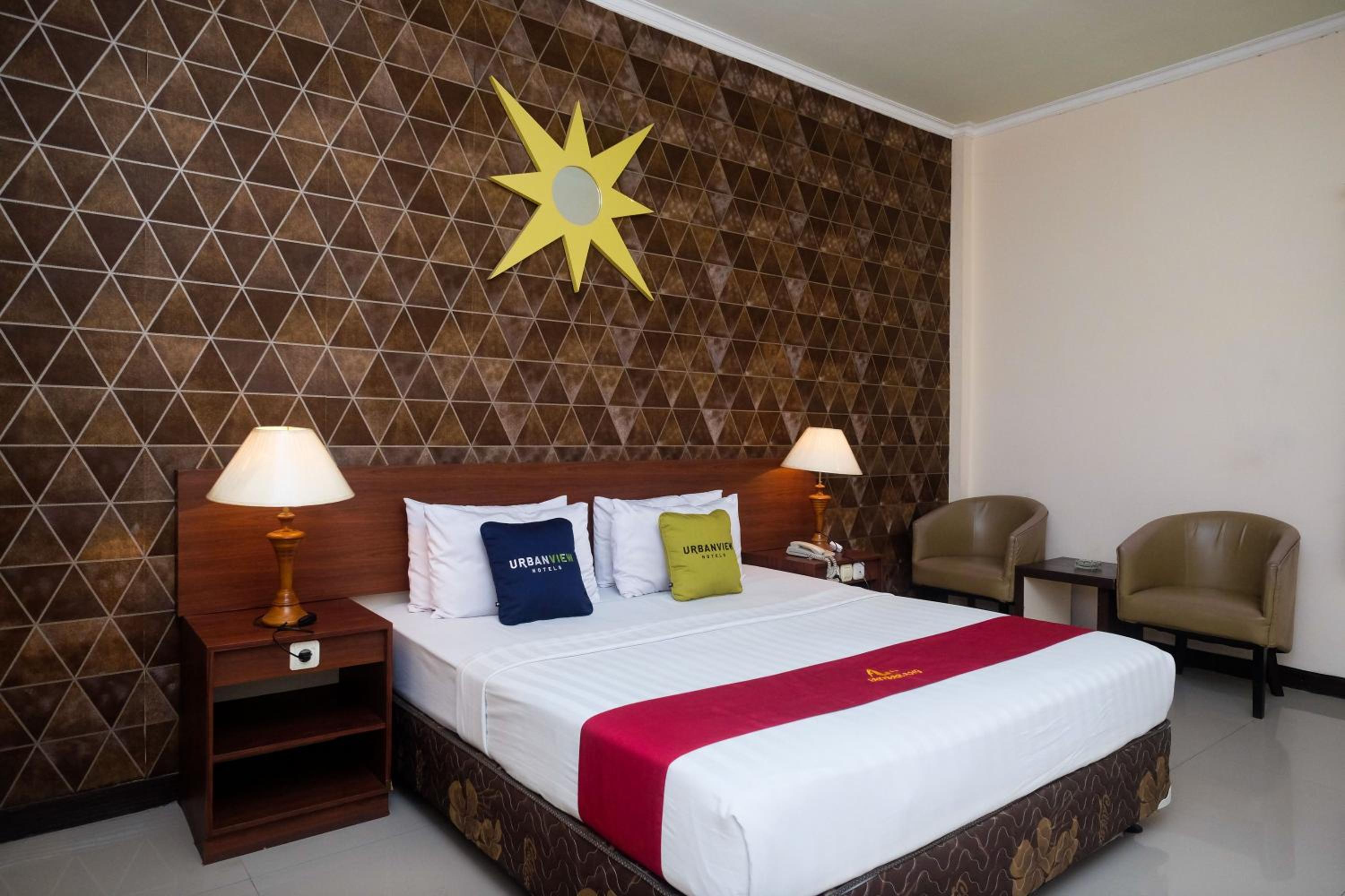 Deluxe Room - Photo 11