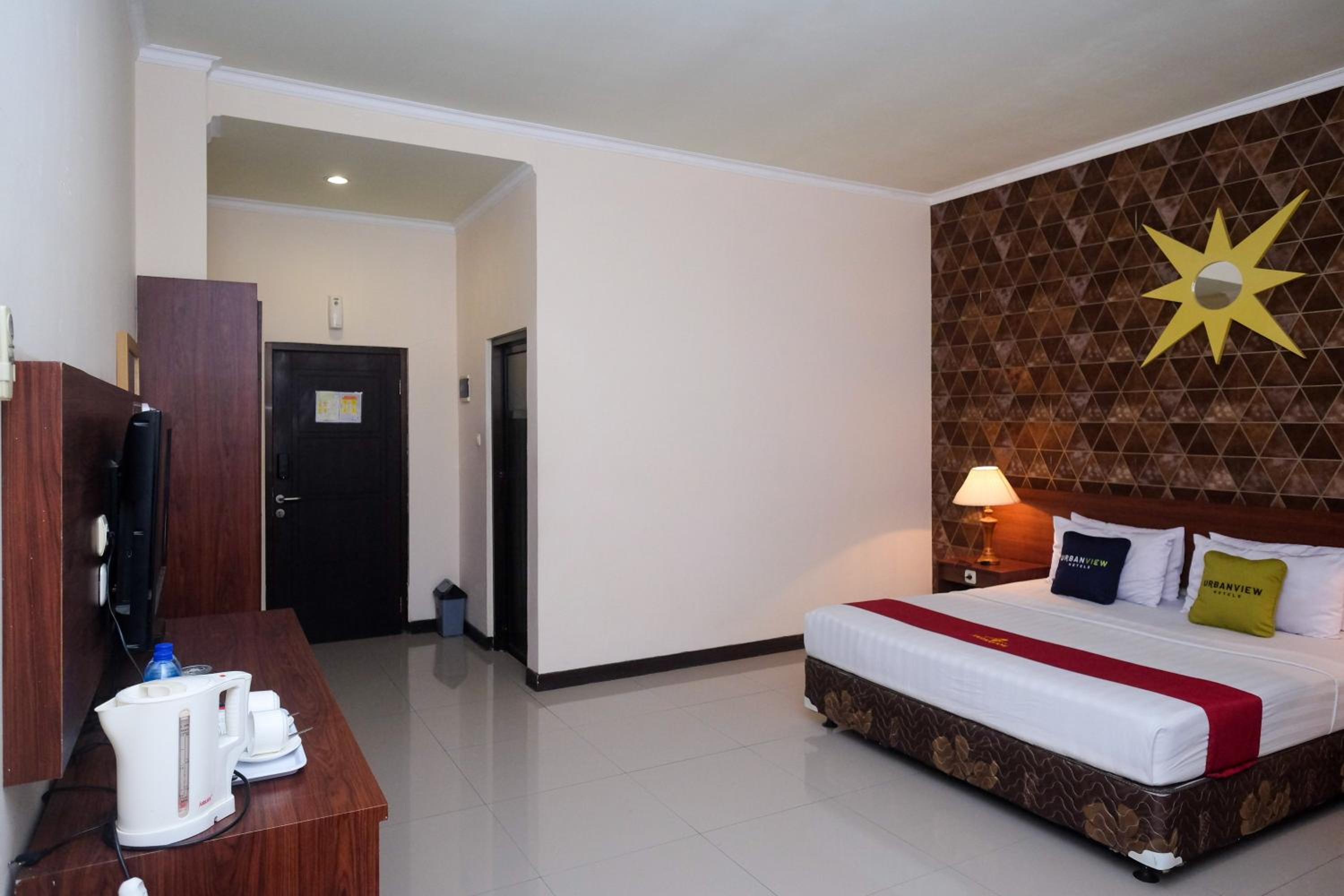 Deluxe Room - Photo 10
