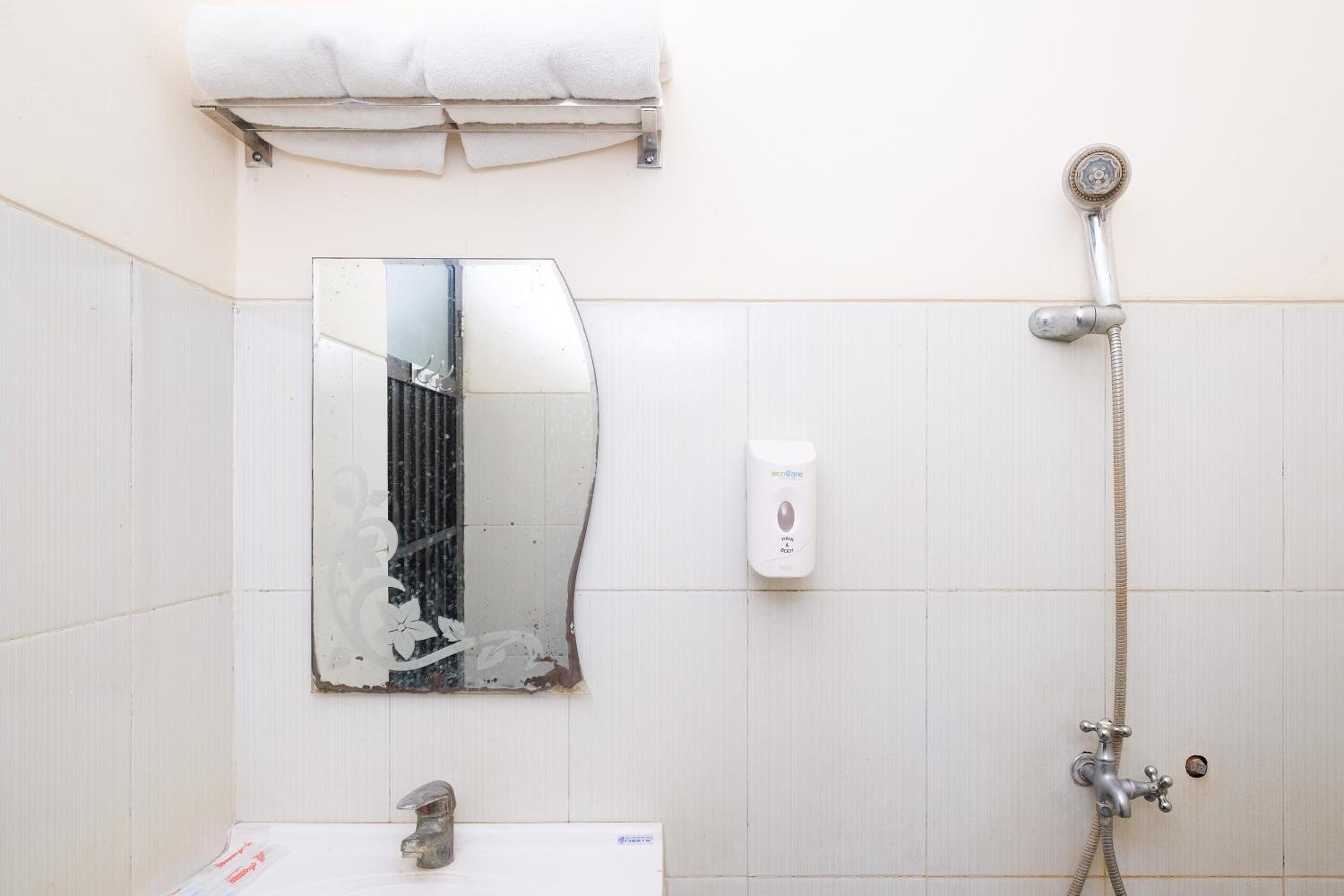 Twin Room - Photo 5