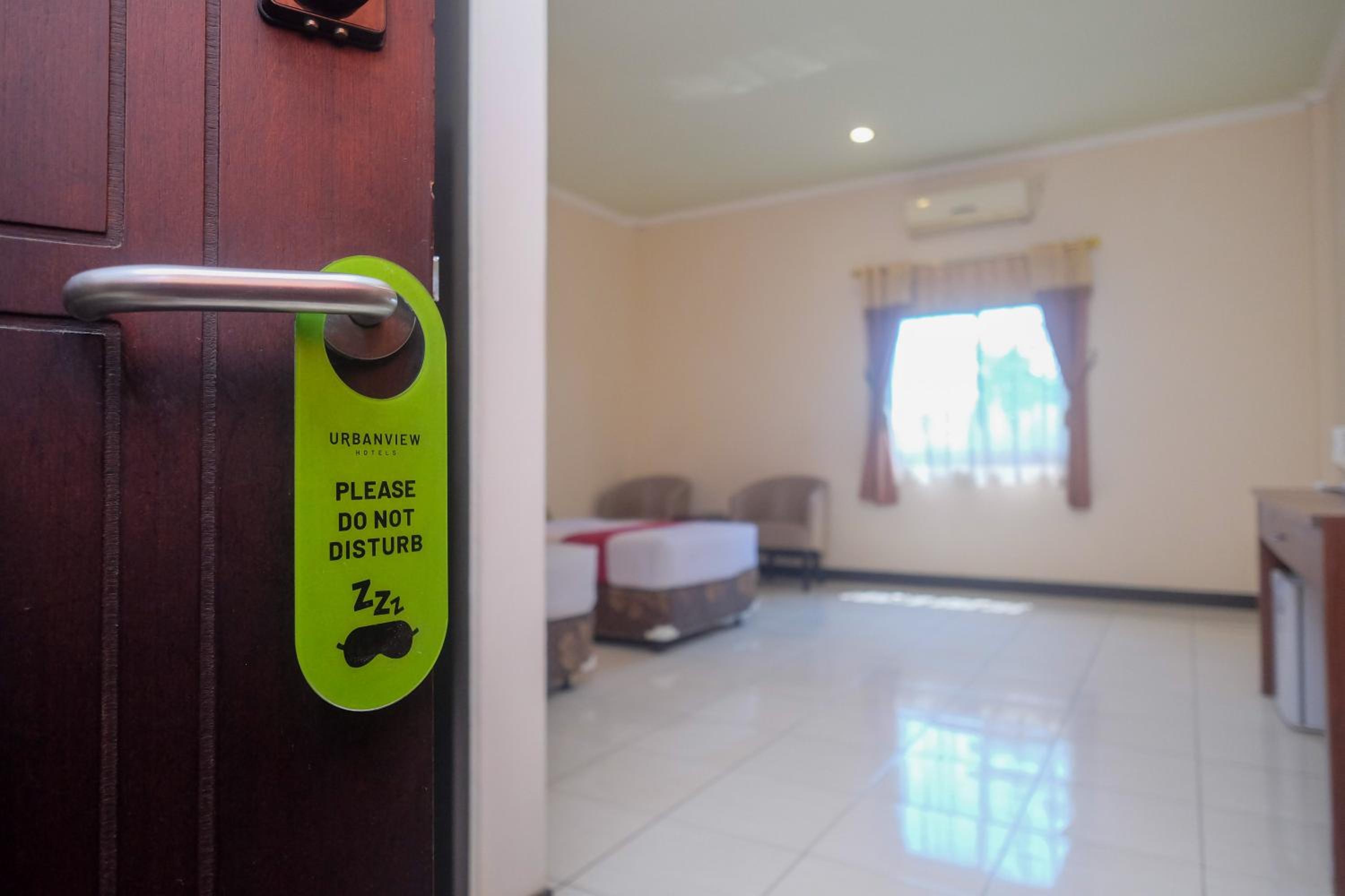 Deluxe Room - Photo 16