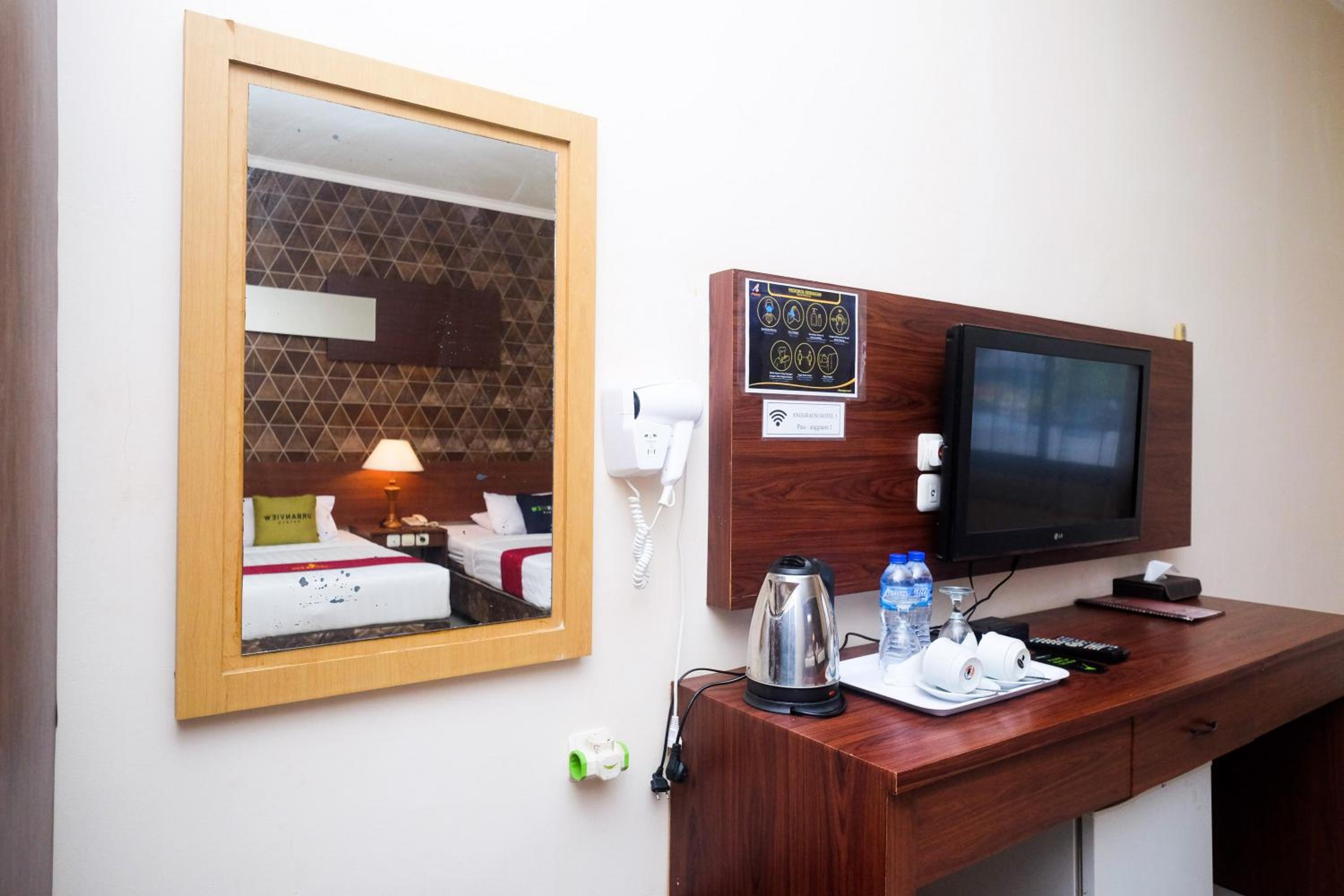 Deluxe Twin Room - Photo 11
