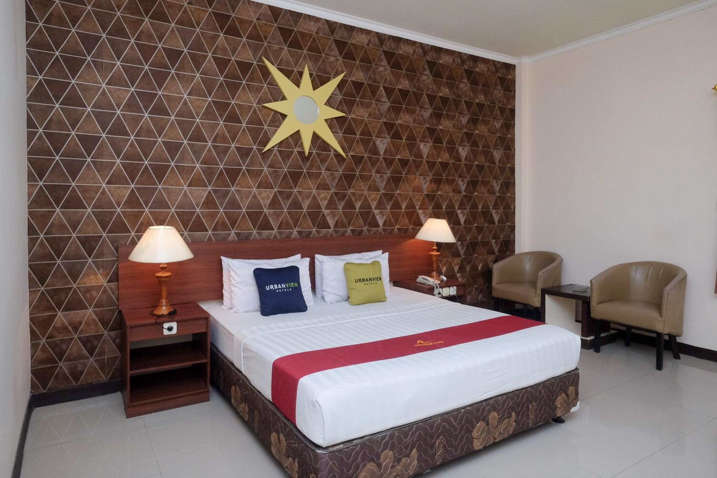 Deluxe Room - Photo 7
