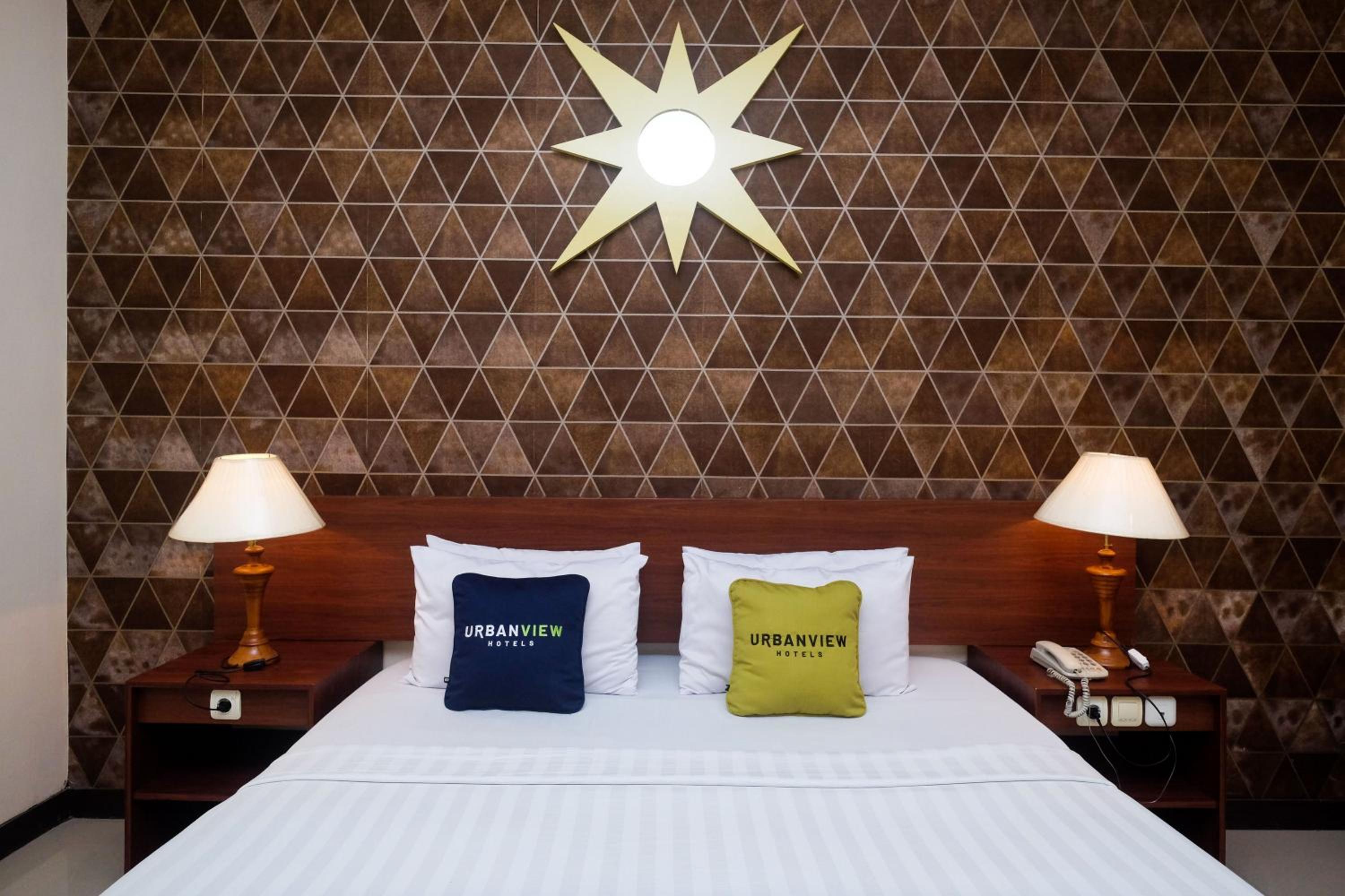 Deluxe Room - Photo 5