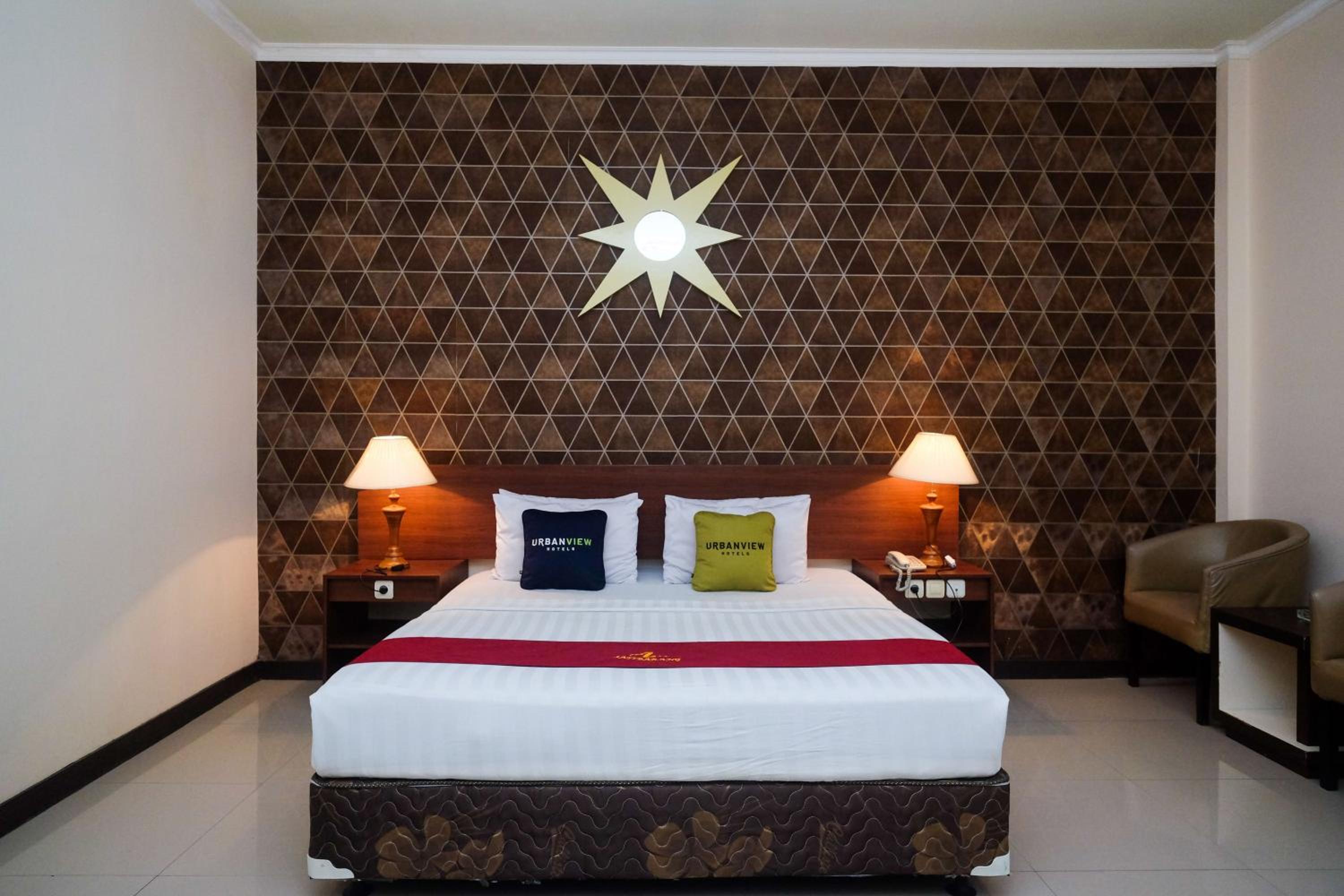 Deluxe Room - Photo 6