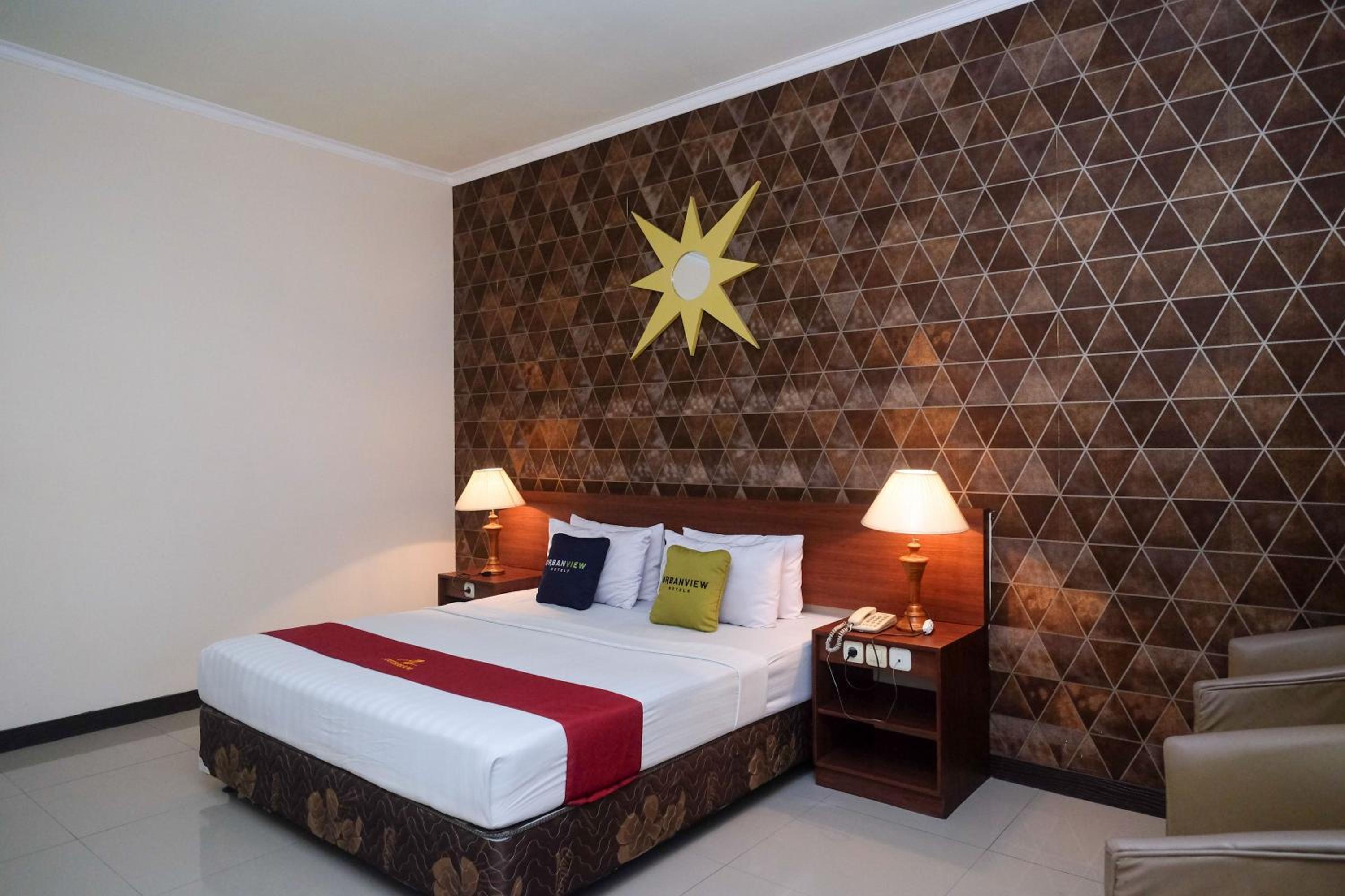 Deluxe Room - Photo 13