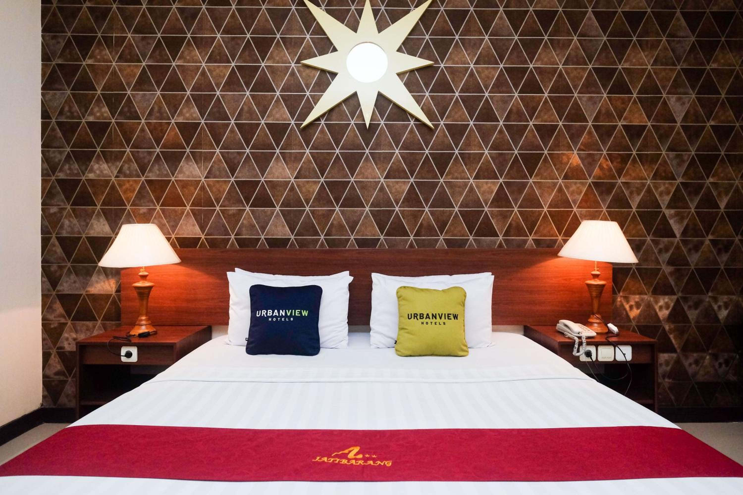 Deluxe Room - Photo 9