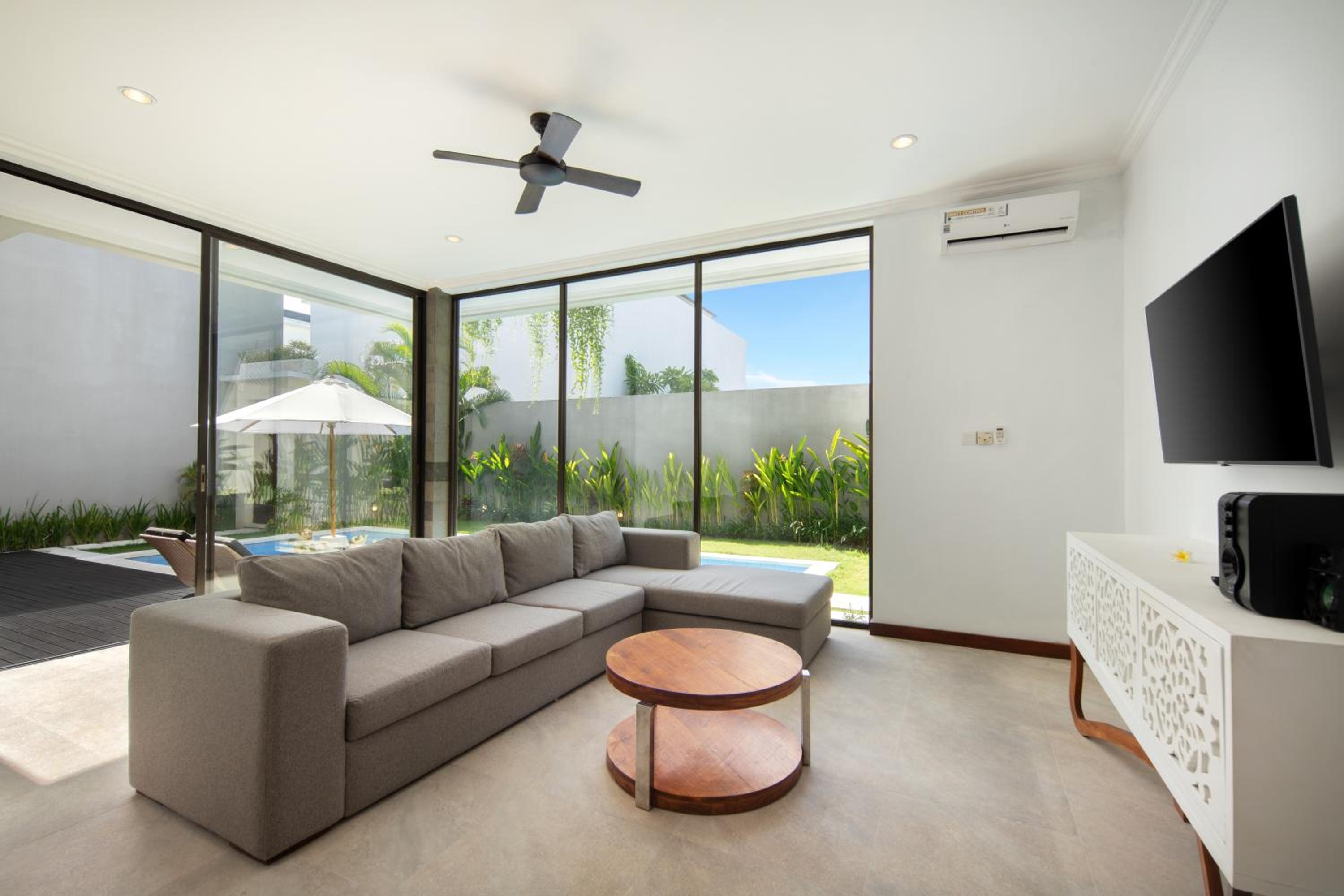 Villa with Private Pool photo 1