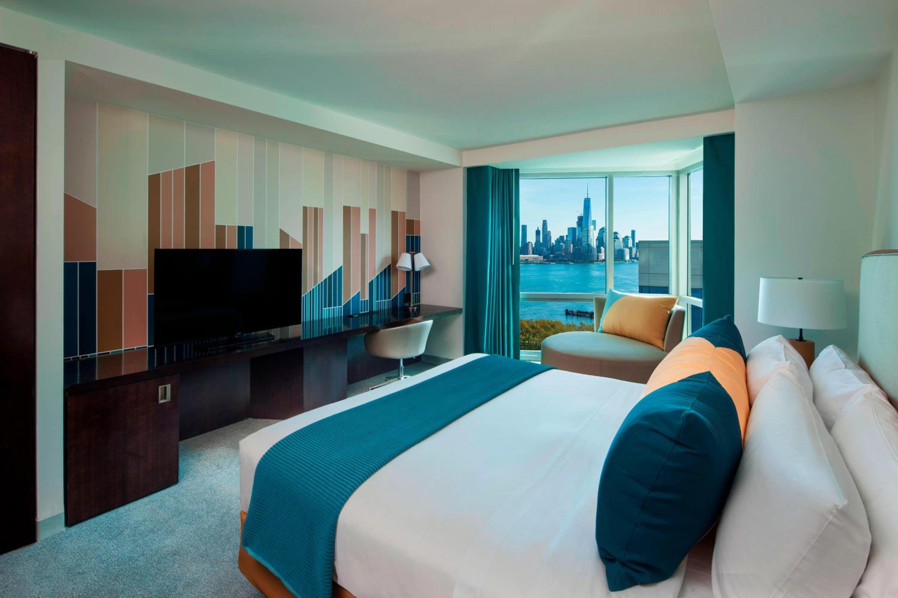 Deluxe King Room with Hudson View - Photo 1