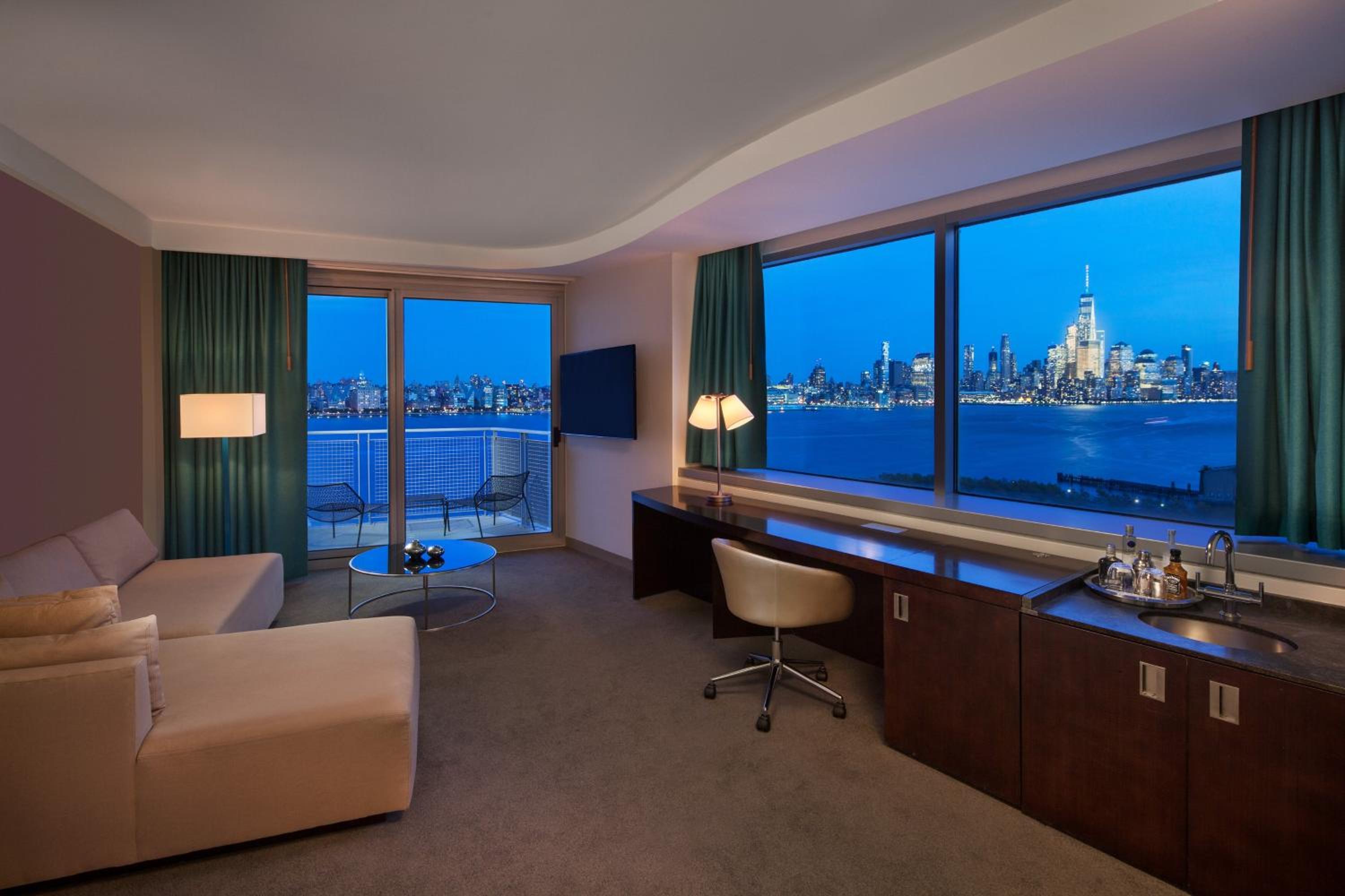Junior Suite with Balcony and View - Photo 1