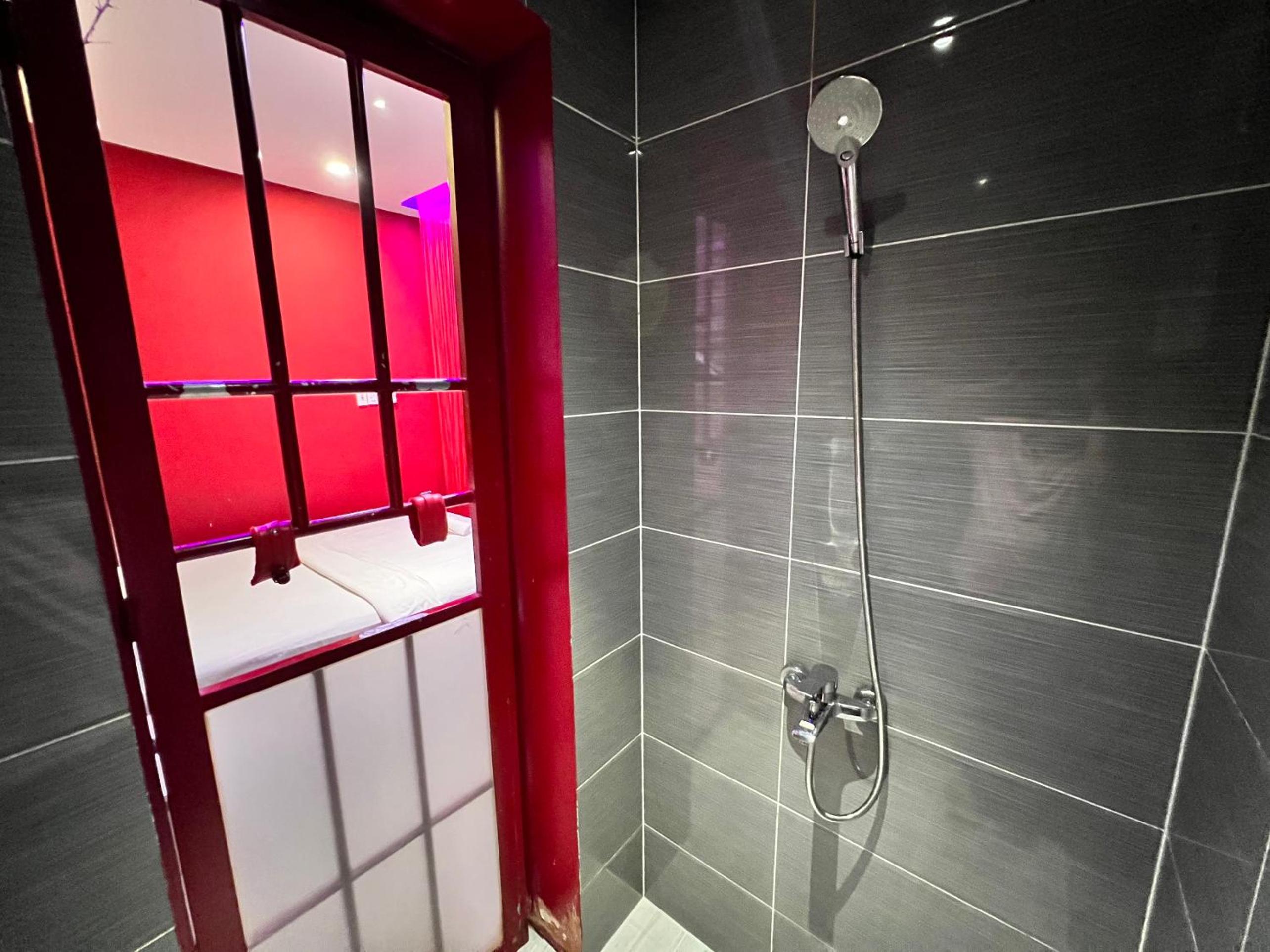 Standard Double Room - Photo 9