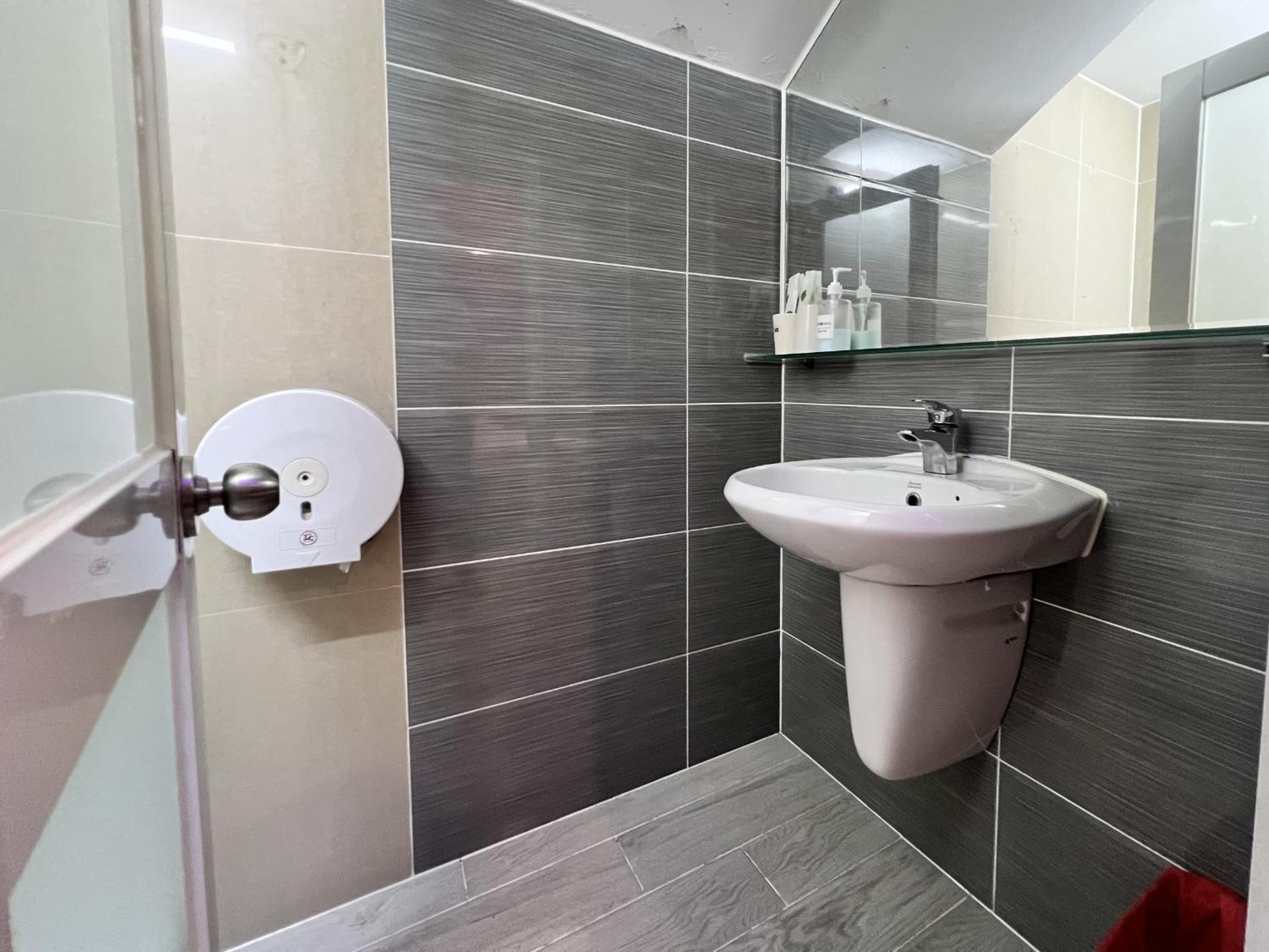 Standard Double Room - Photo 10