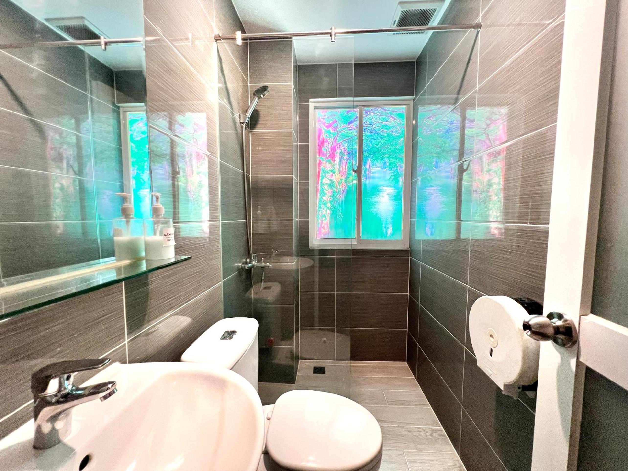 Deluxe Double Room with Bath - Photo 6