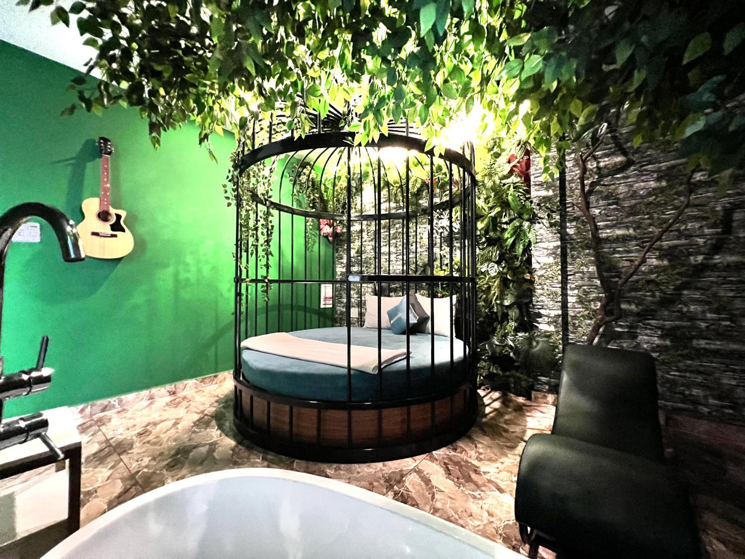 Suite with Spa Bath - Photo 1