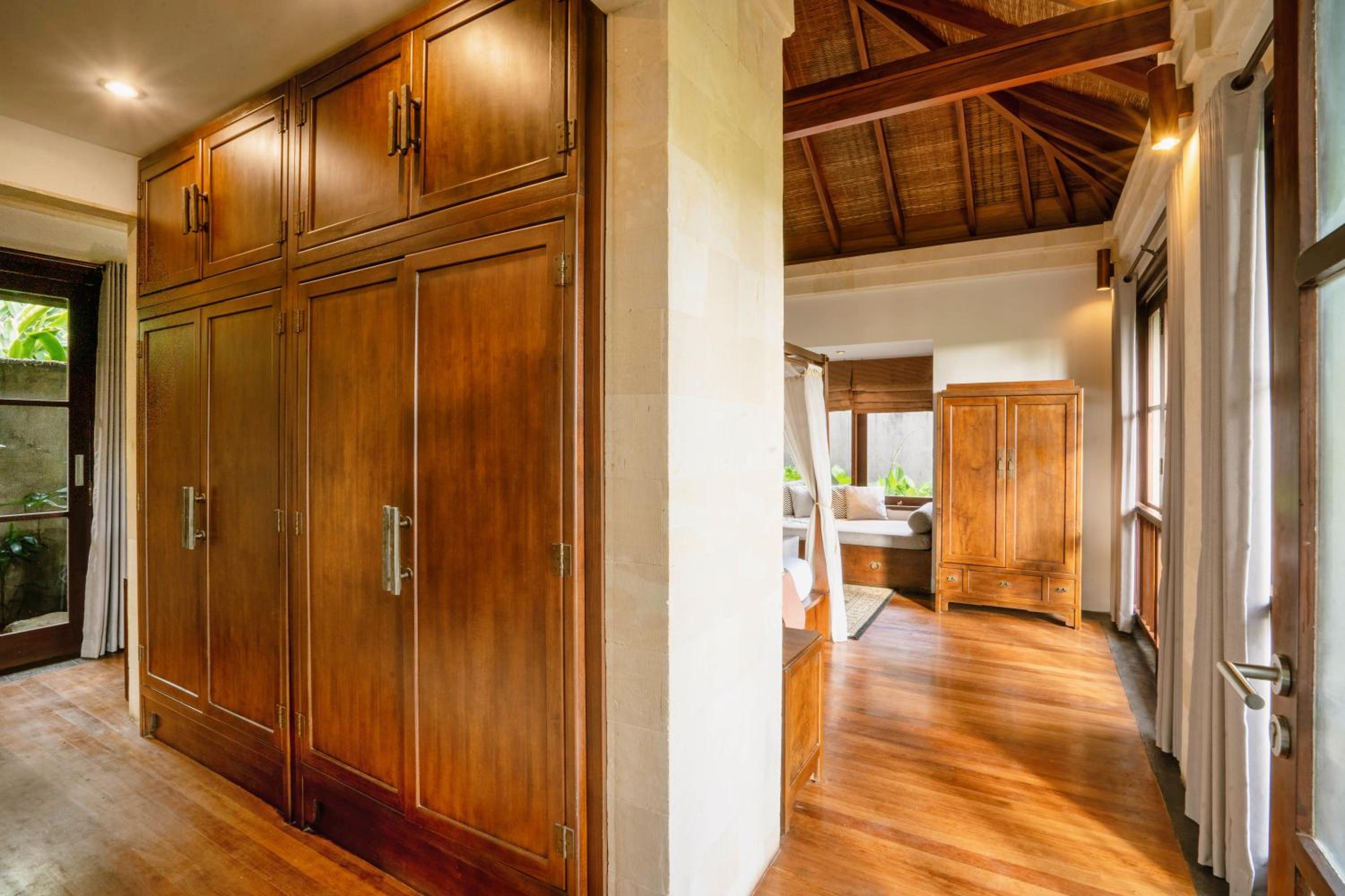 Three-Bedroom Villa with Private Pool - Photo 7