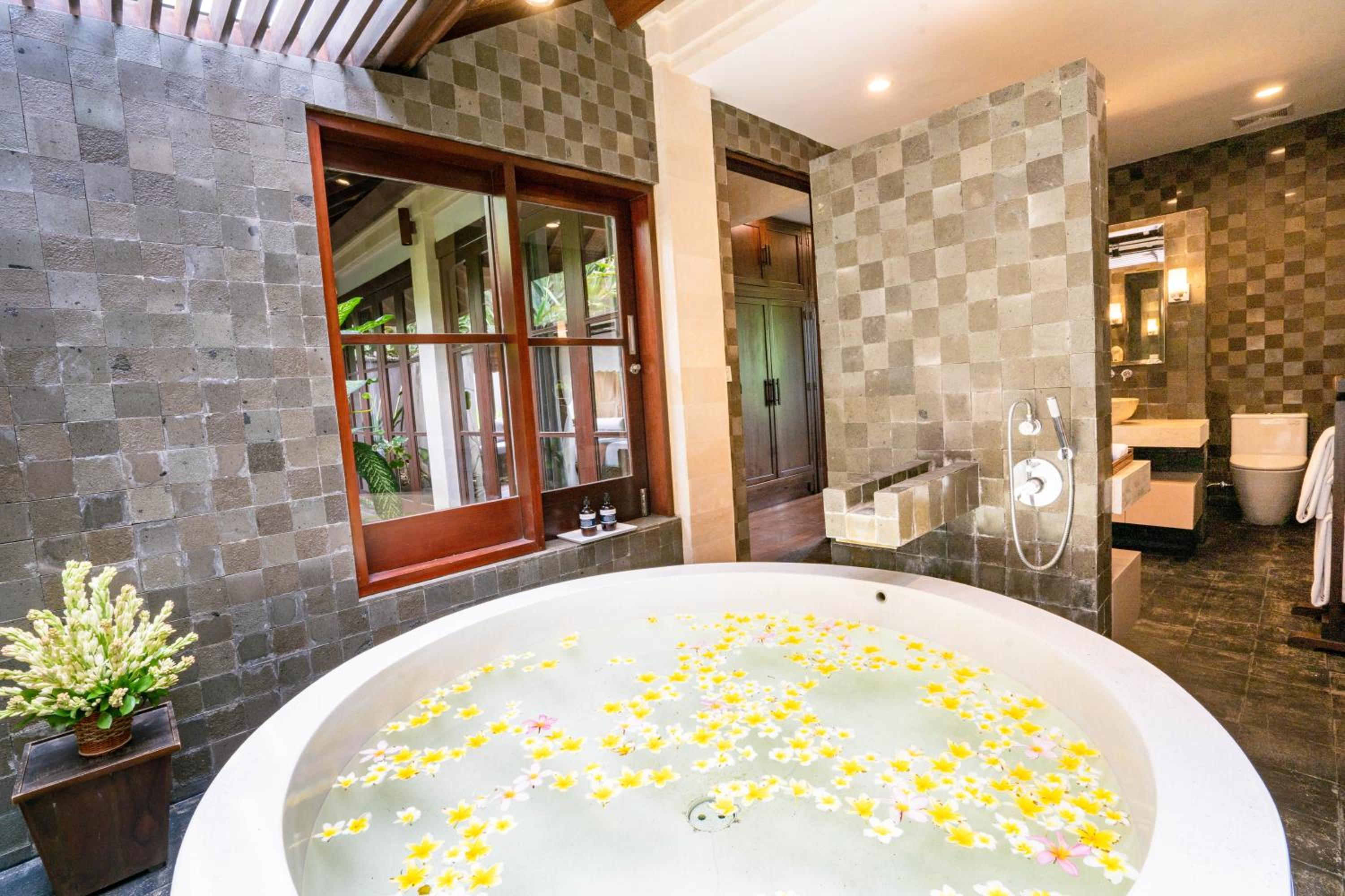 Three-Bedroom Villa with Private Pool - Photo 6