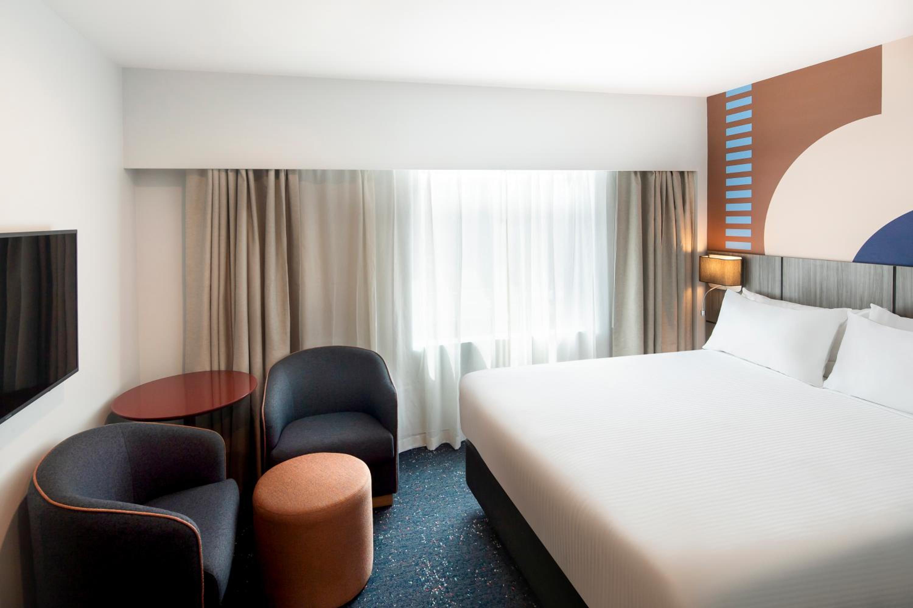 Deluxe Queen Room - Photo 7
