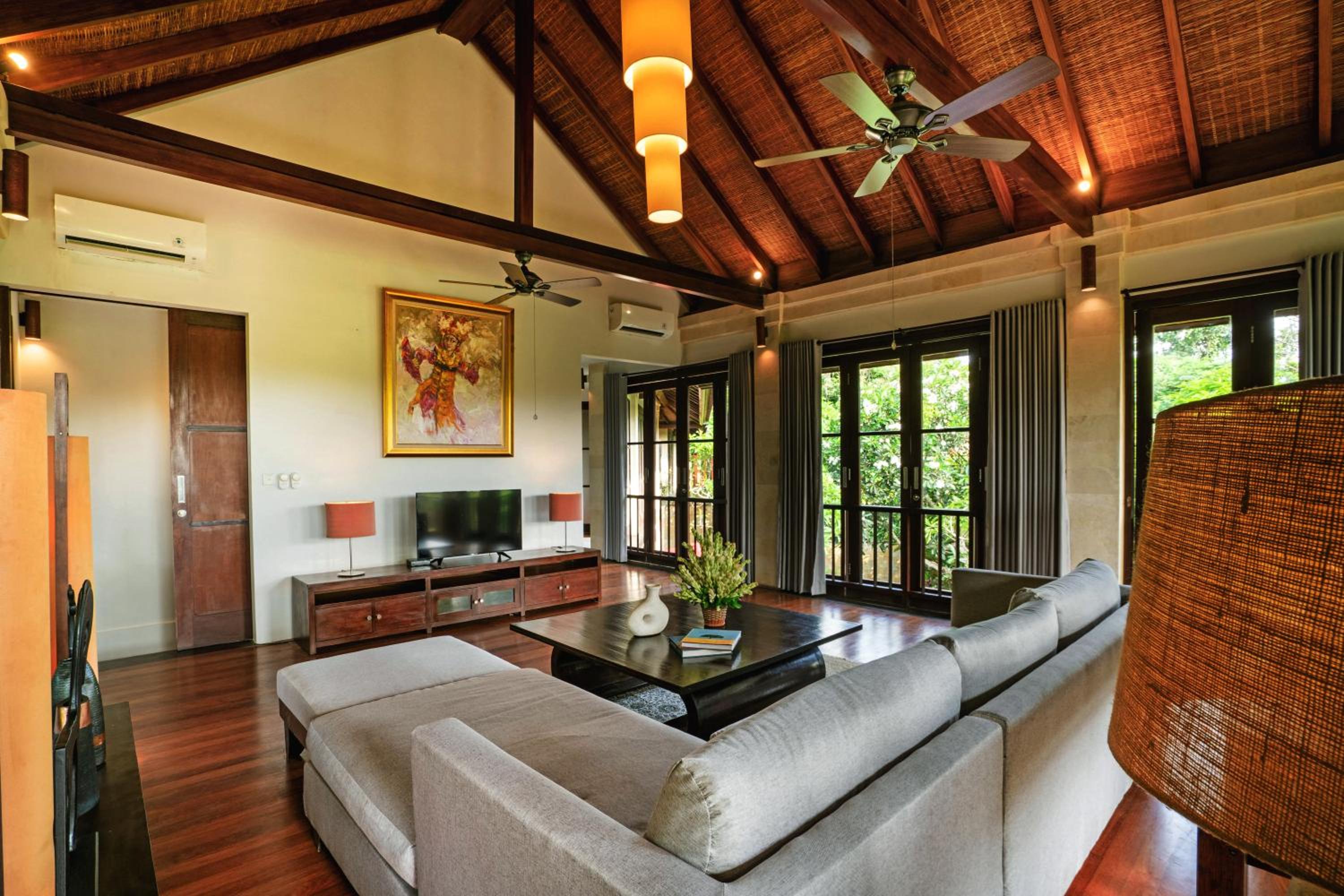 Three-Bedroom Villa with Private Pool - Photo 3